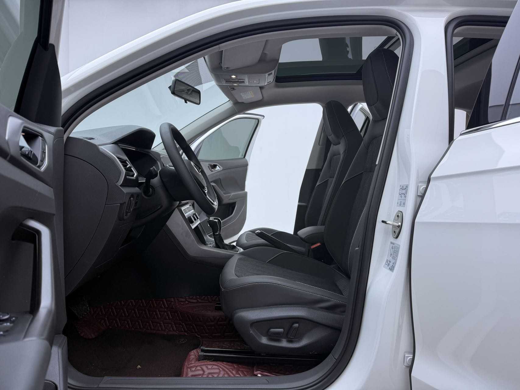 Volkswagen T-Cross 2021 car image #5