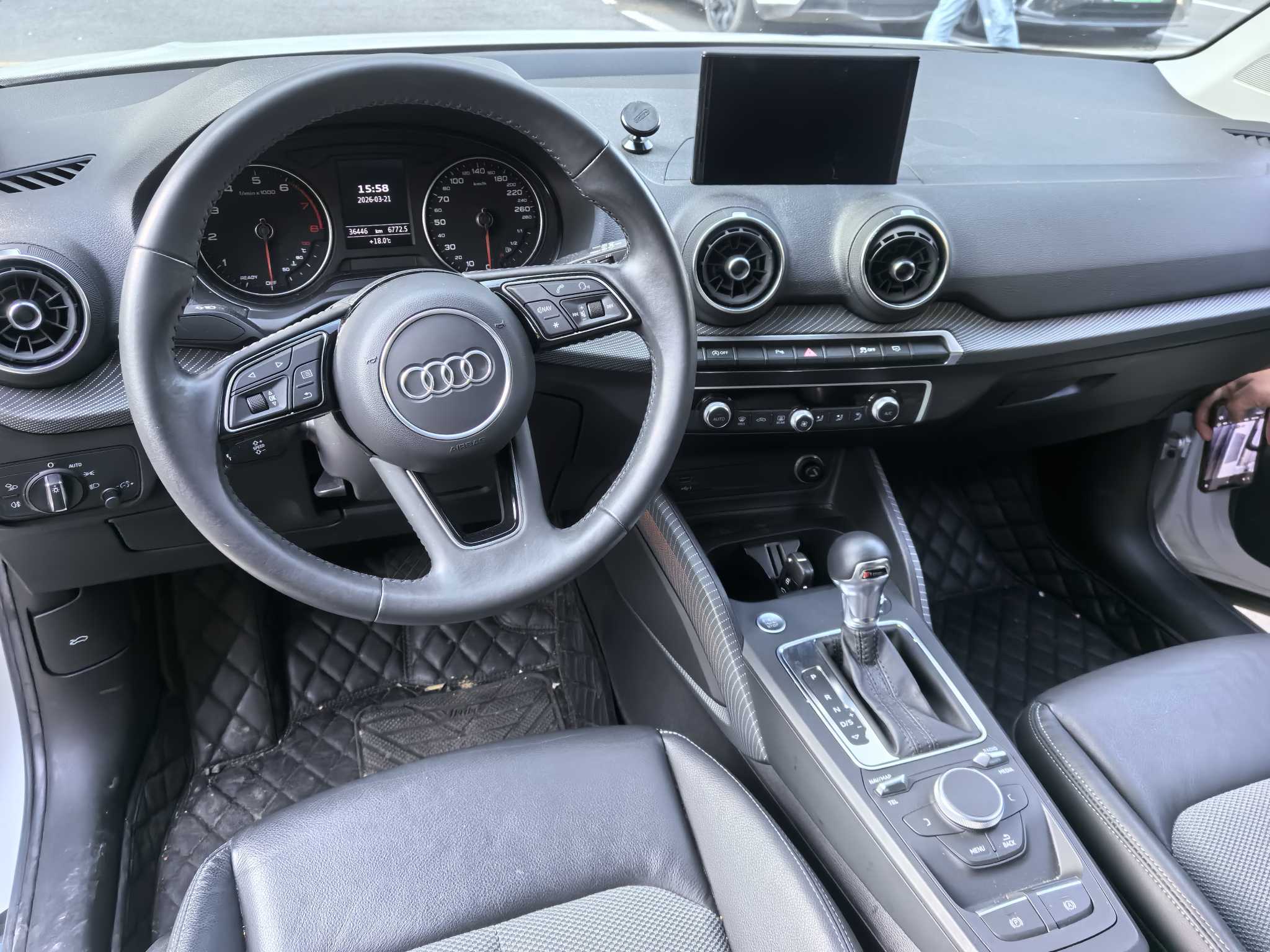 Audi Q2L 2021 car image #5