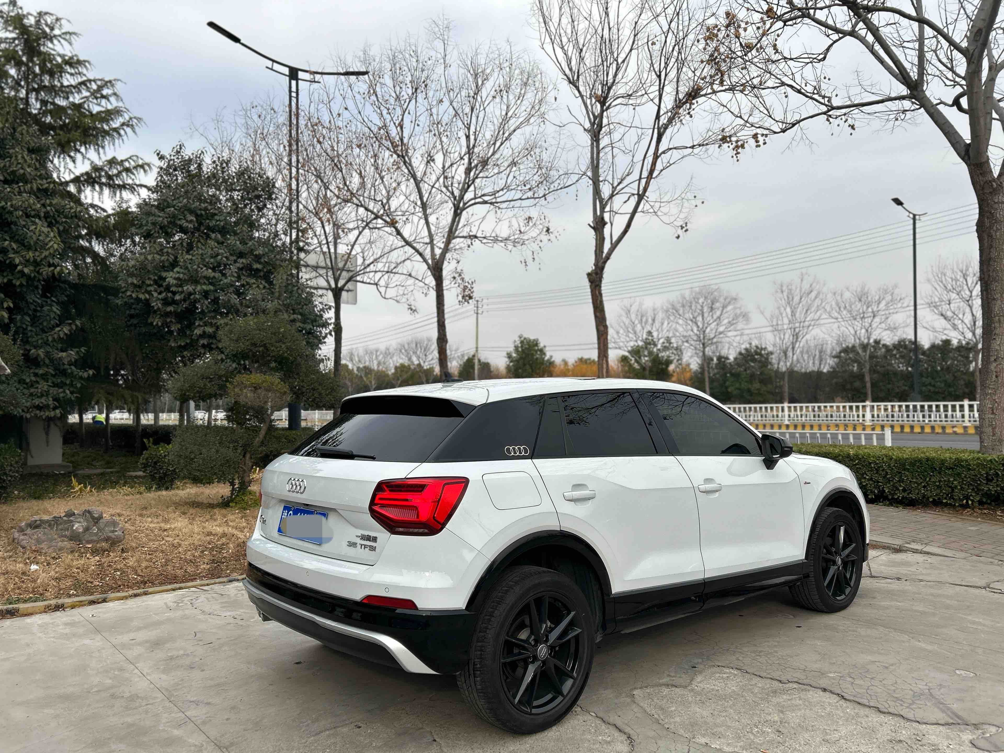 Audi Q2L 2021 car image #5