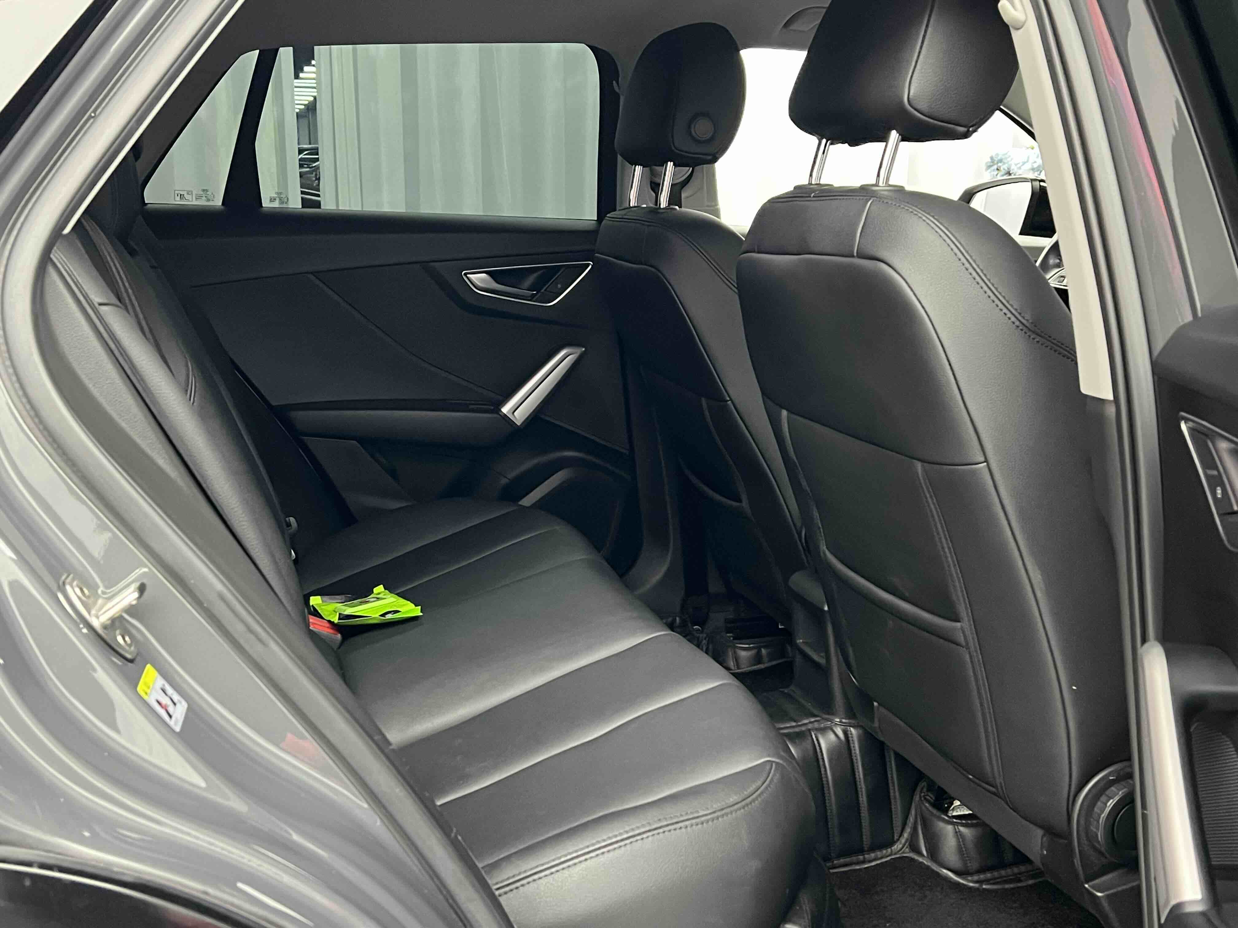 Audi Q2L 2021 car image #5