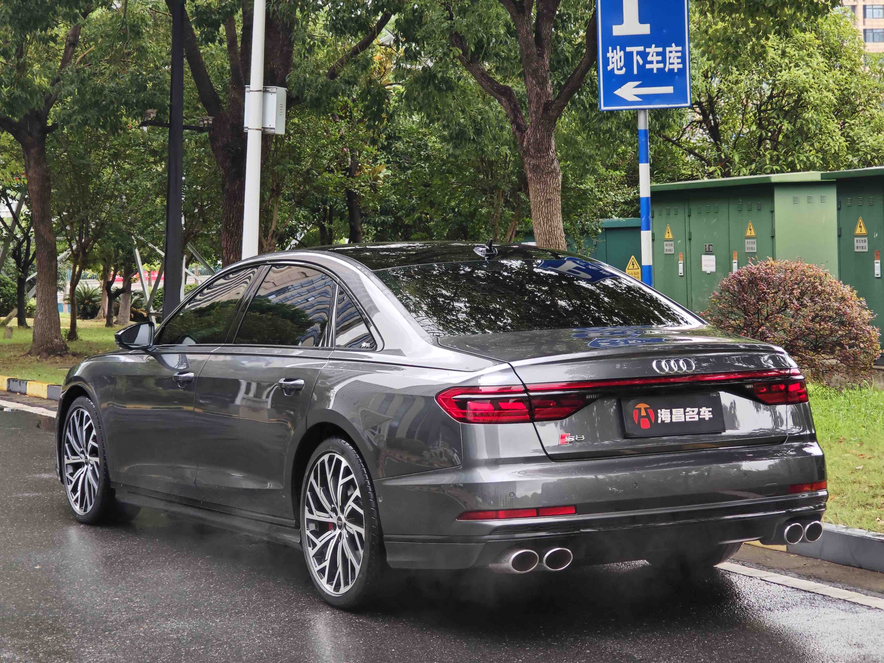 Audi S8 2021 car image #5