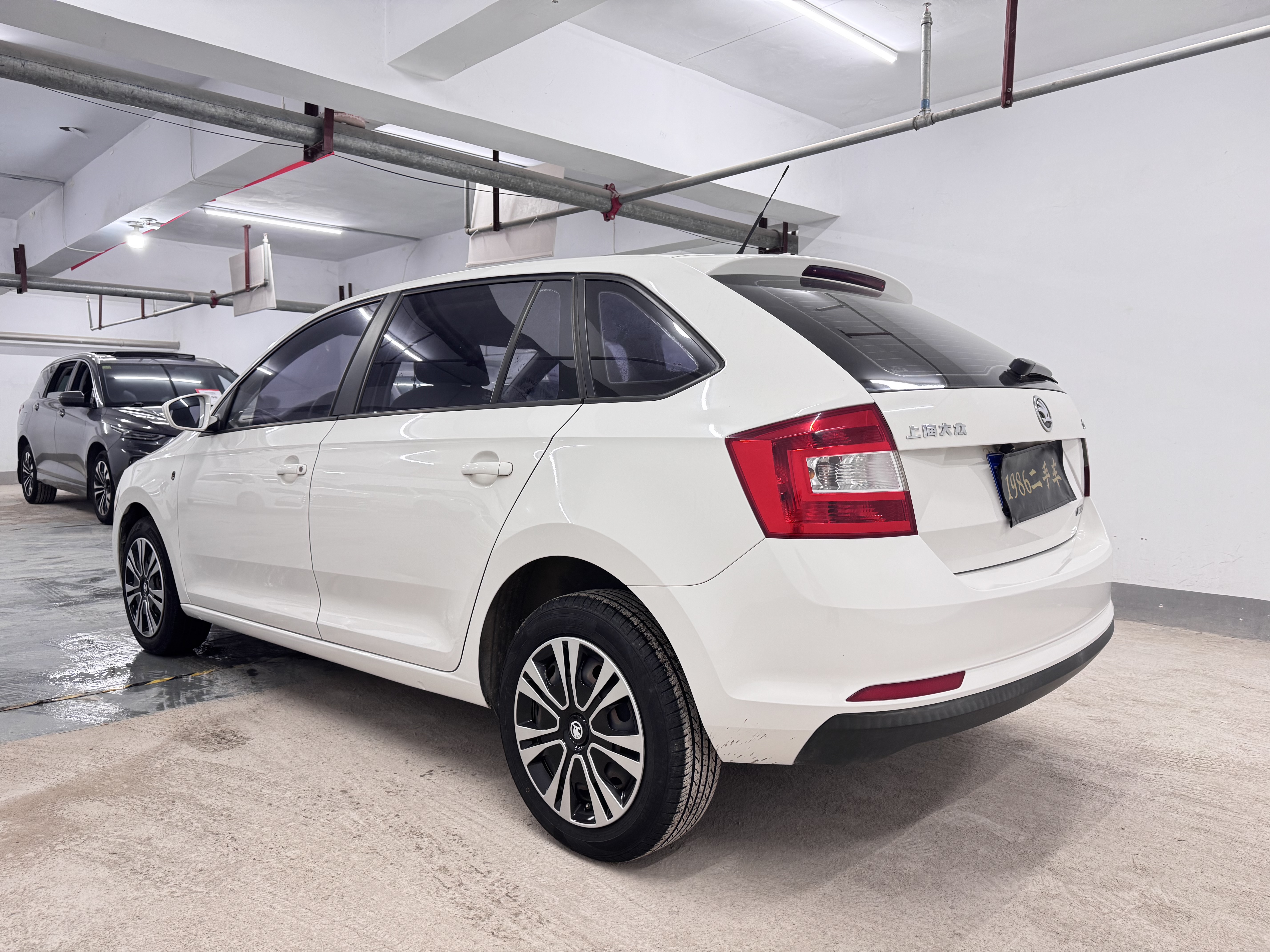 Skoda Rapid Spaceback 2015 car image #5