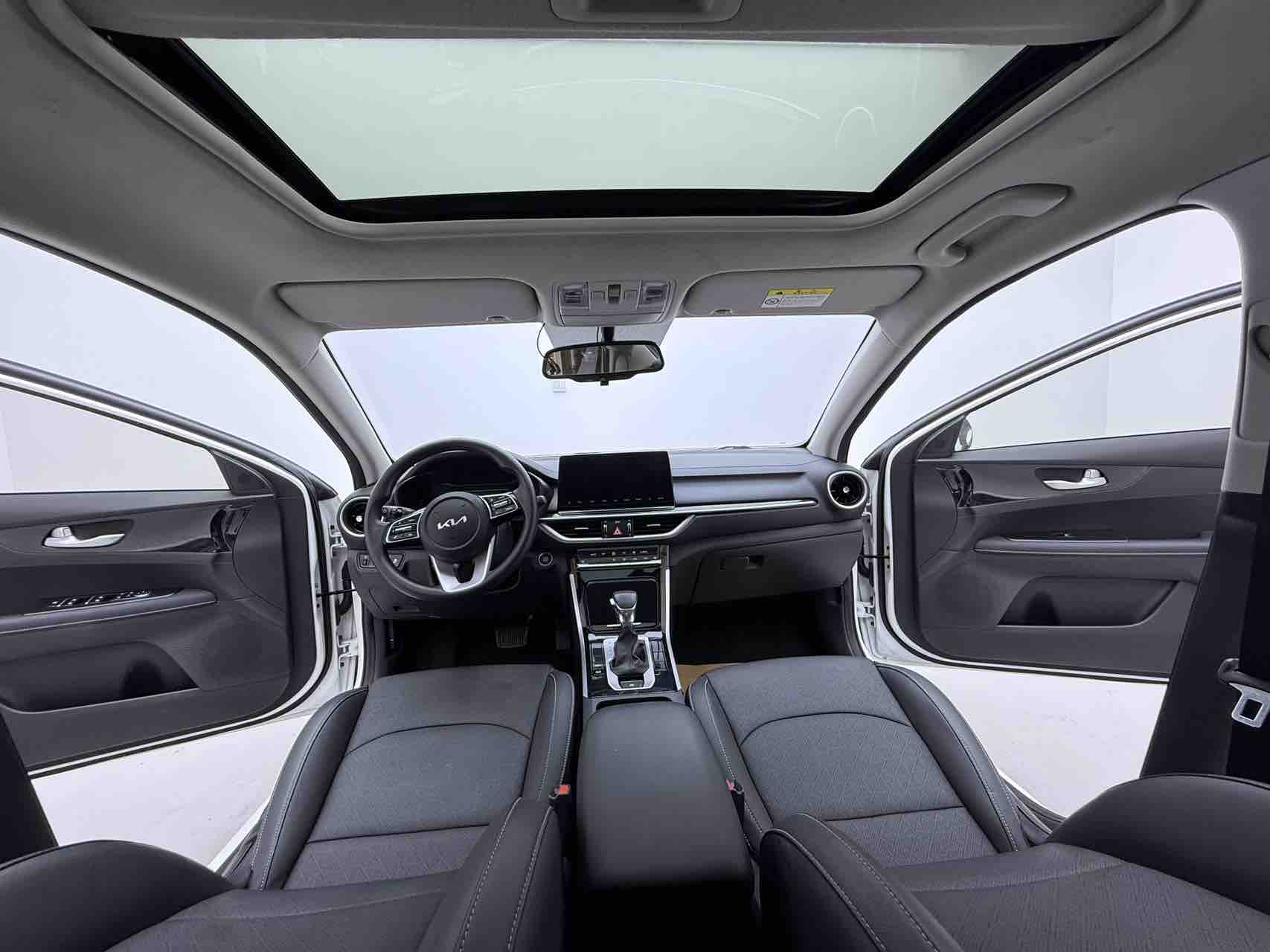 Kia K3 2022 car image #5