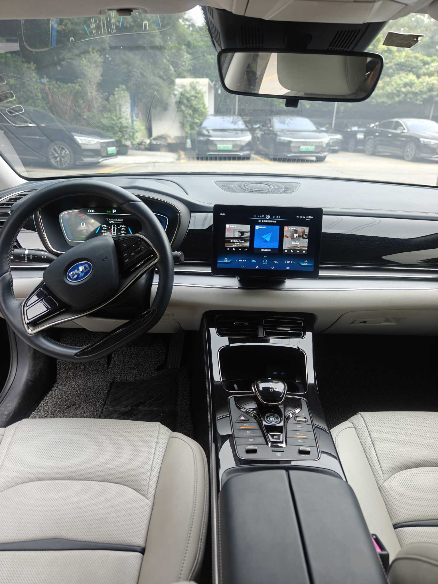 BYD e9 2022 image de voiture #5