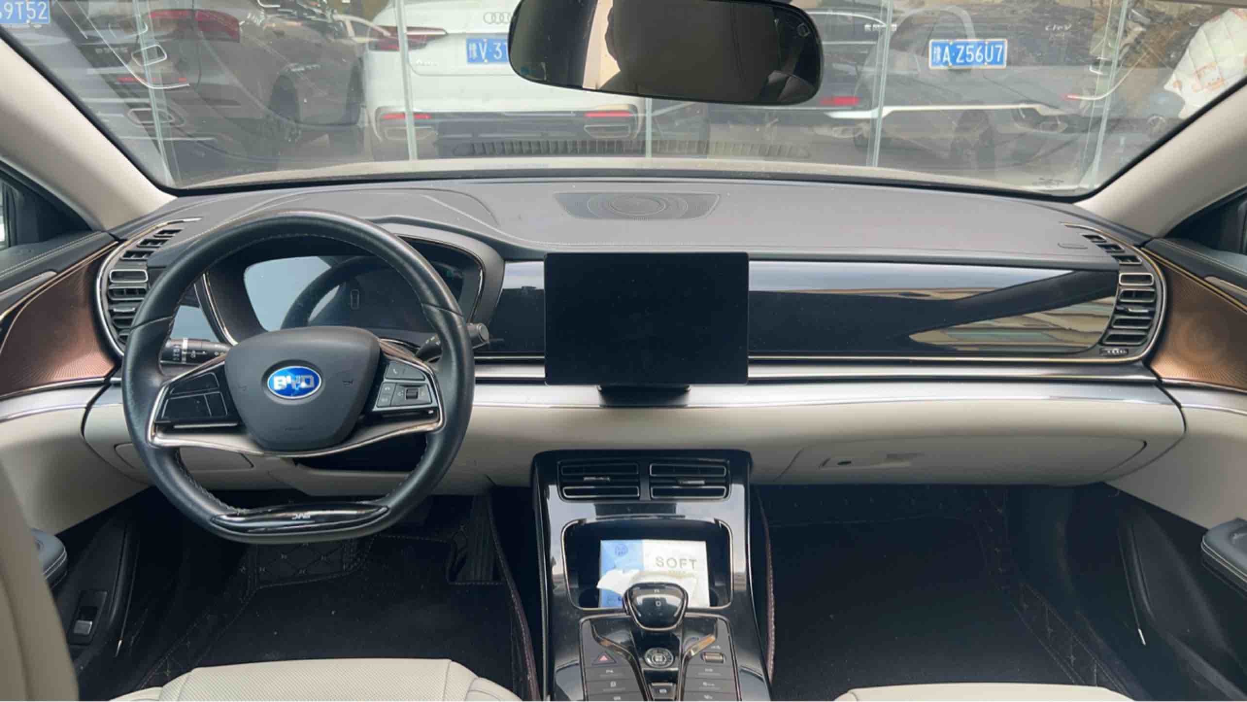 BYD e9 2021 #5 BYD e9 2021 car image #5