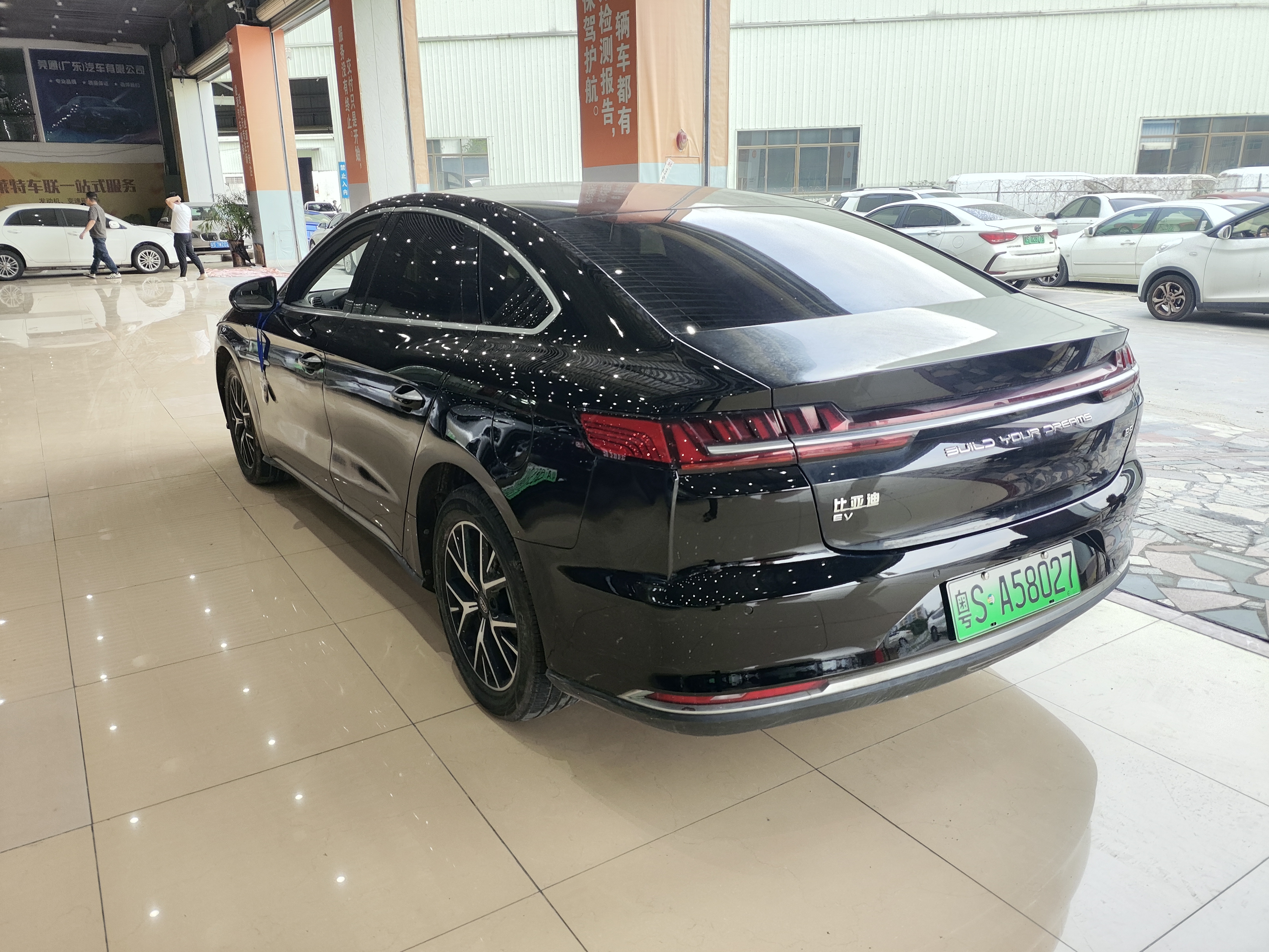 BYD e9 2021 car image #5