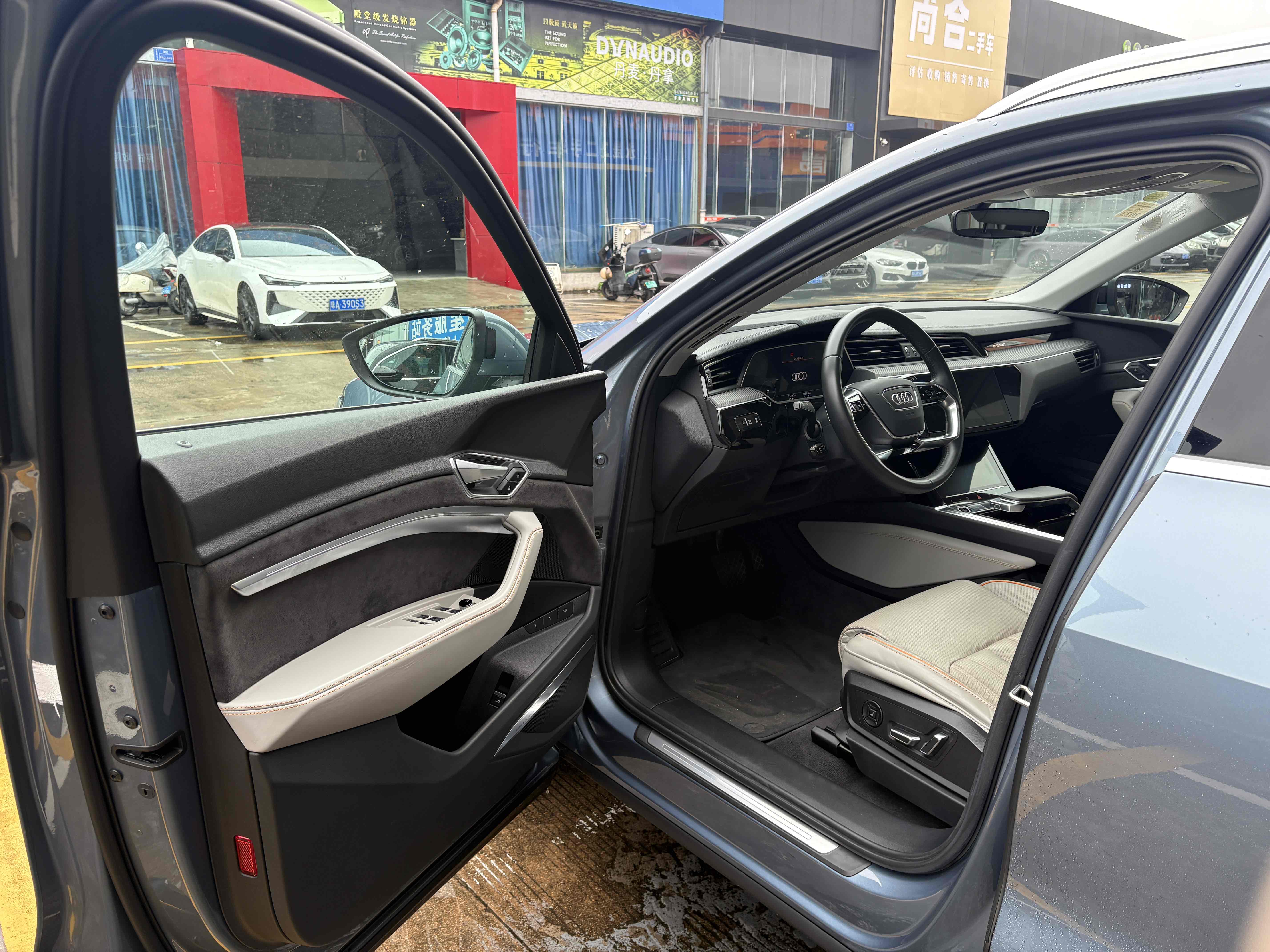 Audi e-tron 2021 изображение автомобиля #5