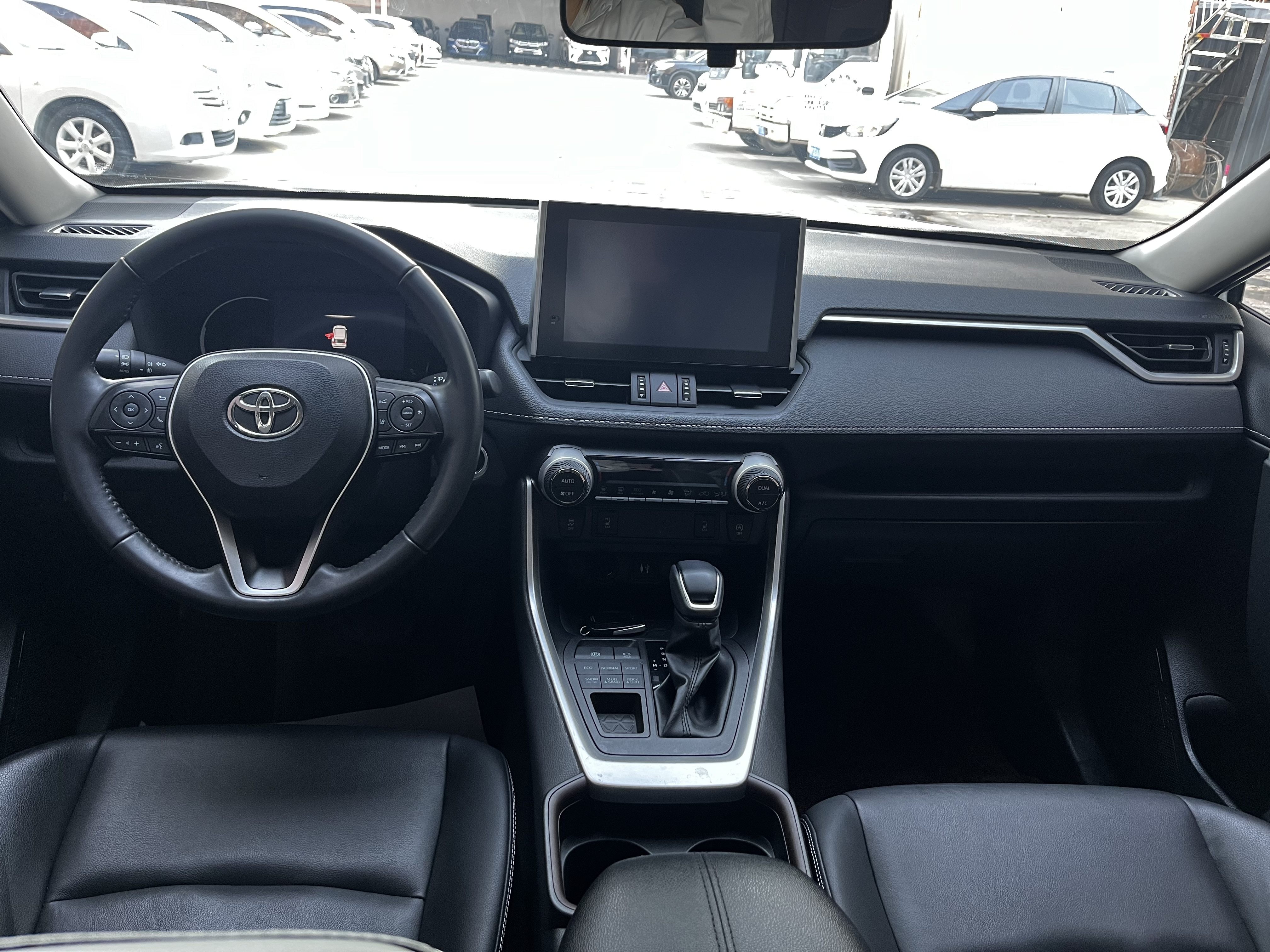 Toyota RAV4 2022 car image #5