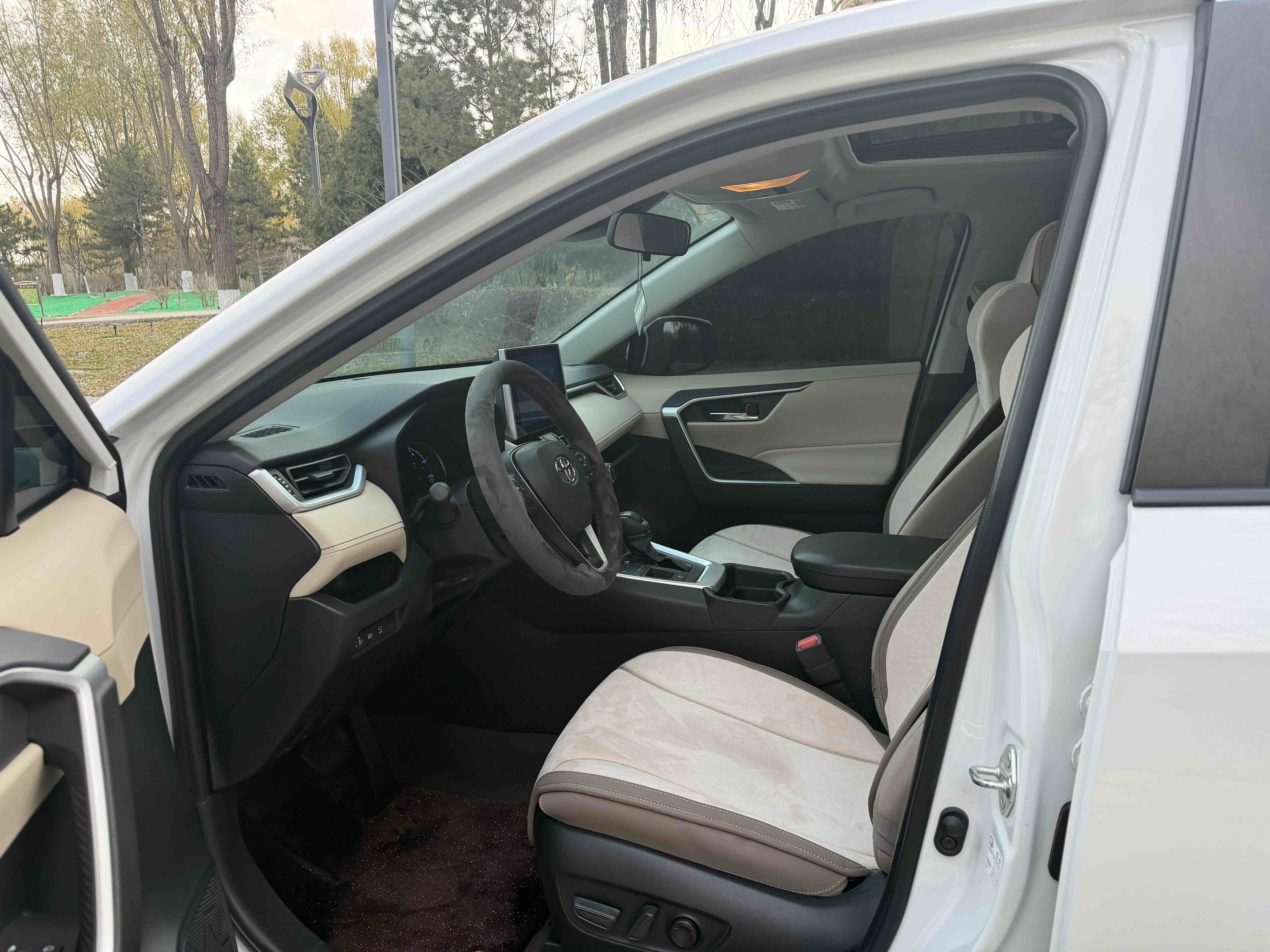 Toyota RAV4 Hybird E+ 2022 #5 Toyota RAV4 Hybird E+ 2022 car image #5