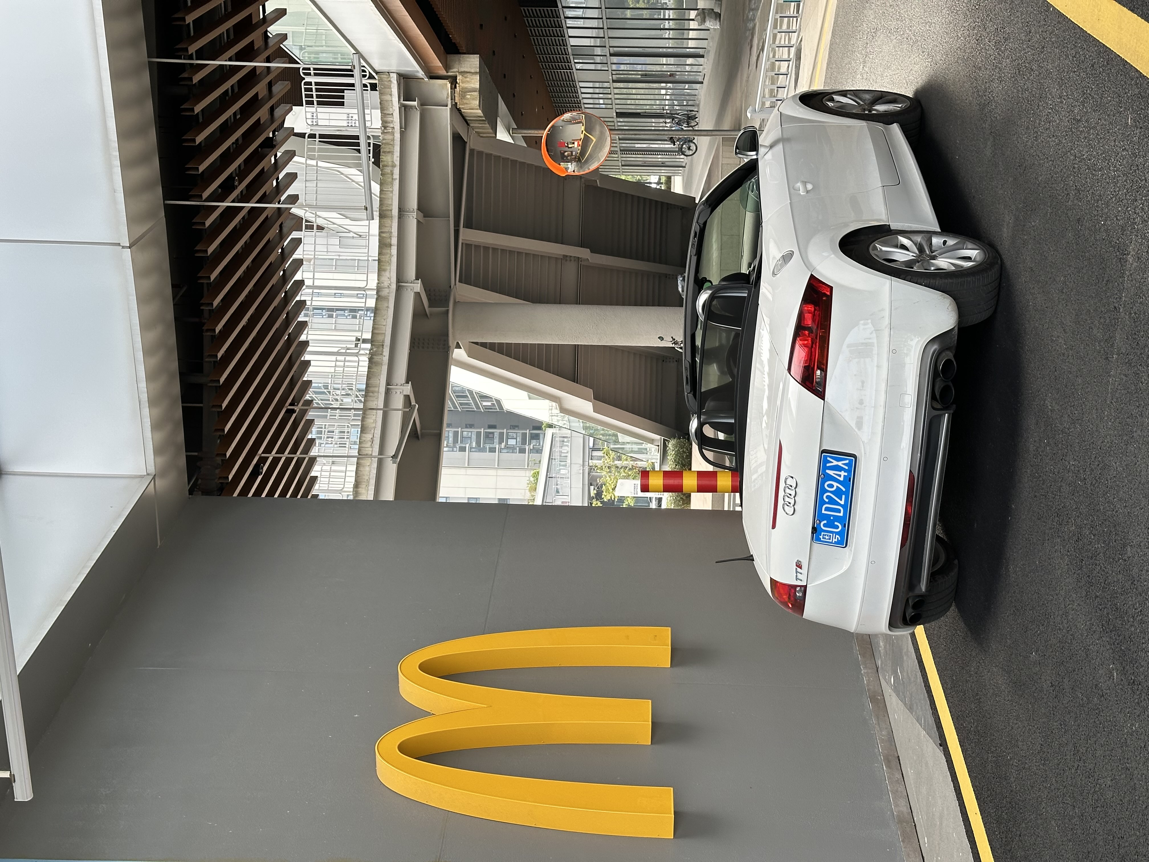 Audi TTS 2015 car image #5