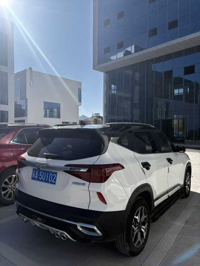 Kia Stonic 2022 изображение автомобиля #5