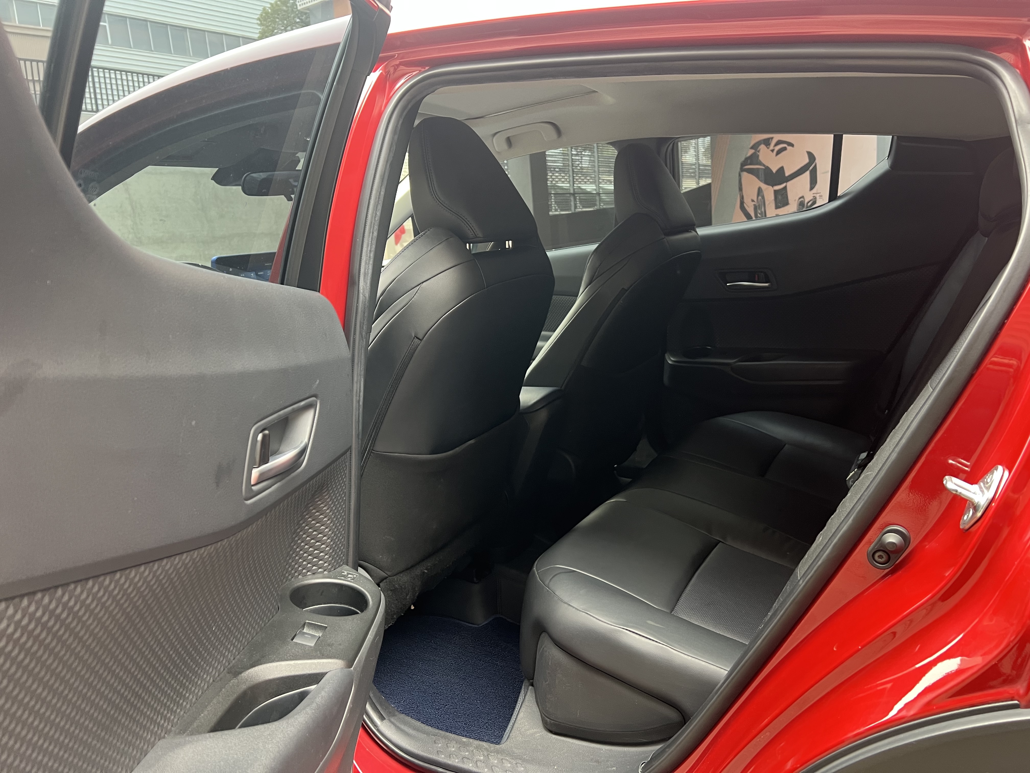 Toyota C-HR 2022 car image #5