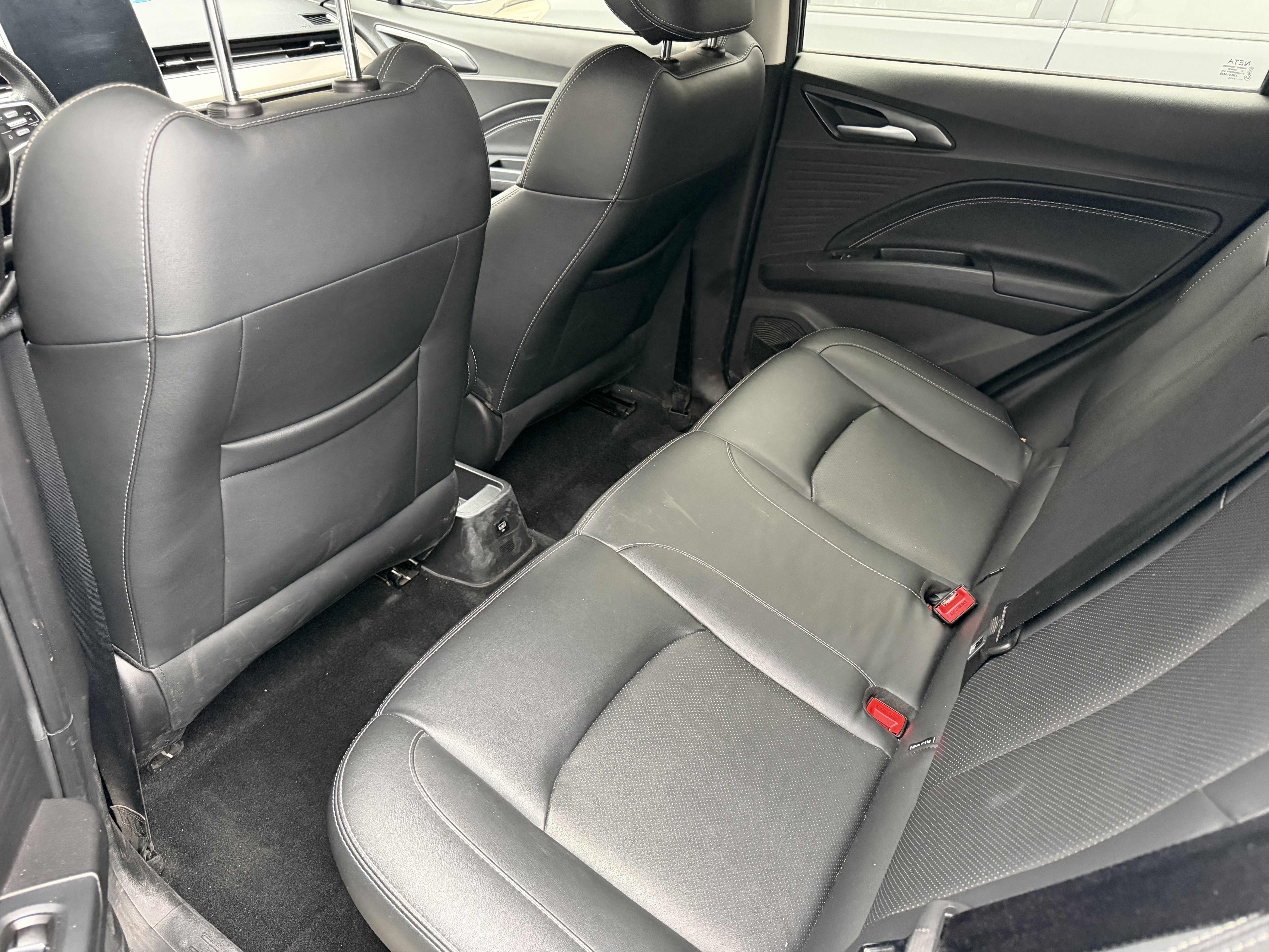 哪吒汽车 哪吒V 2022 汽车图片 #5