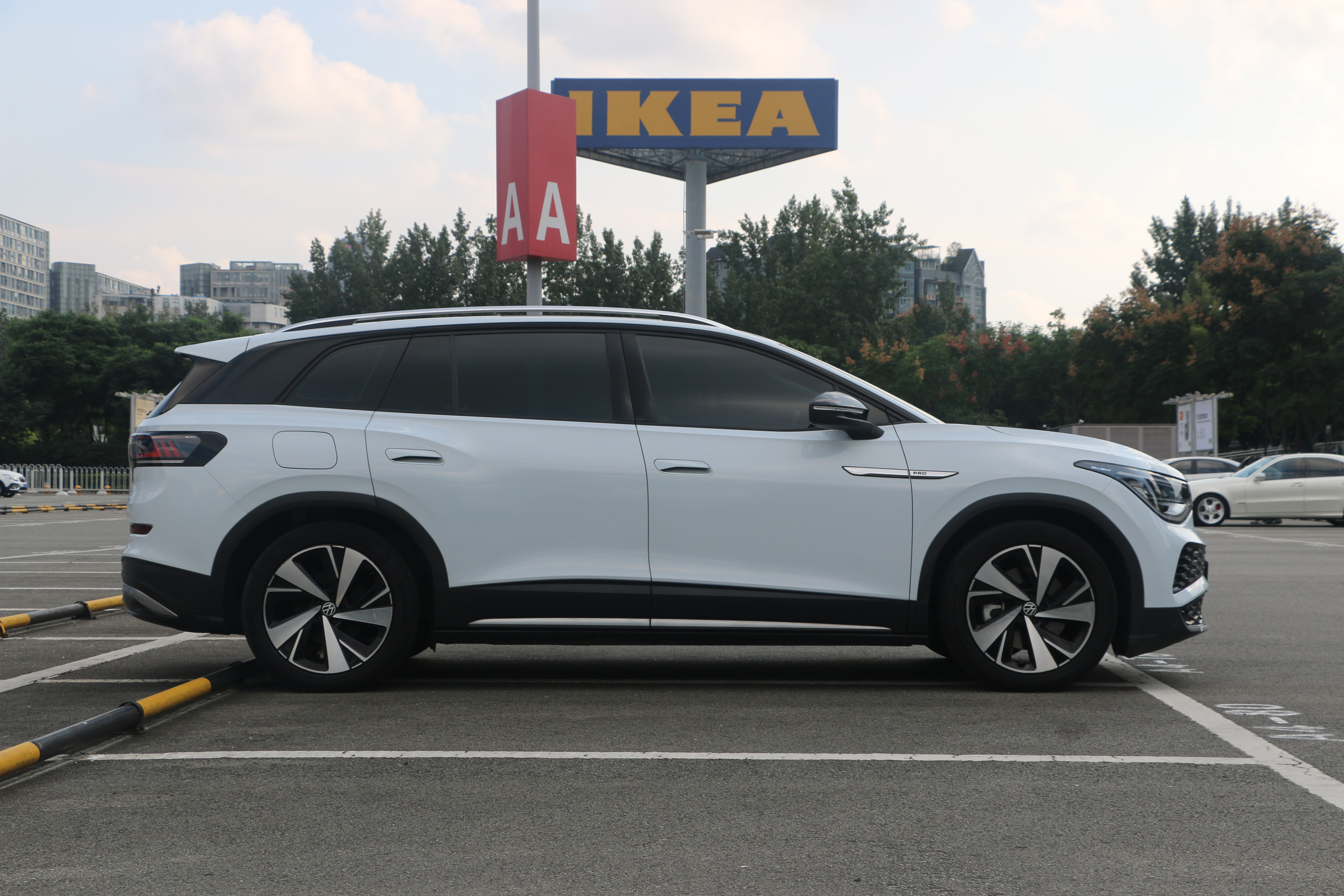 Volkswagen ID.6 X 2022 #5 Volkswagen ID.6 X 2022 car image #5