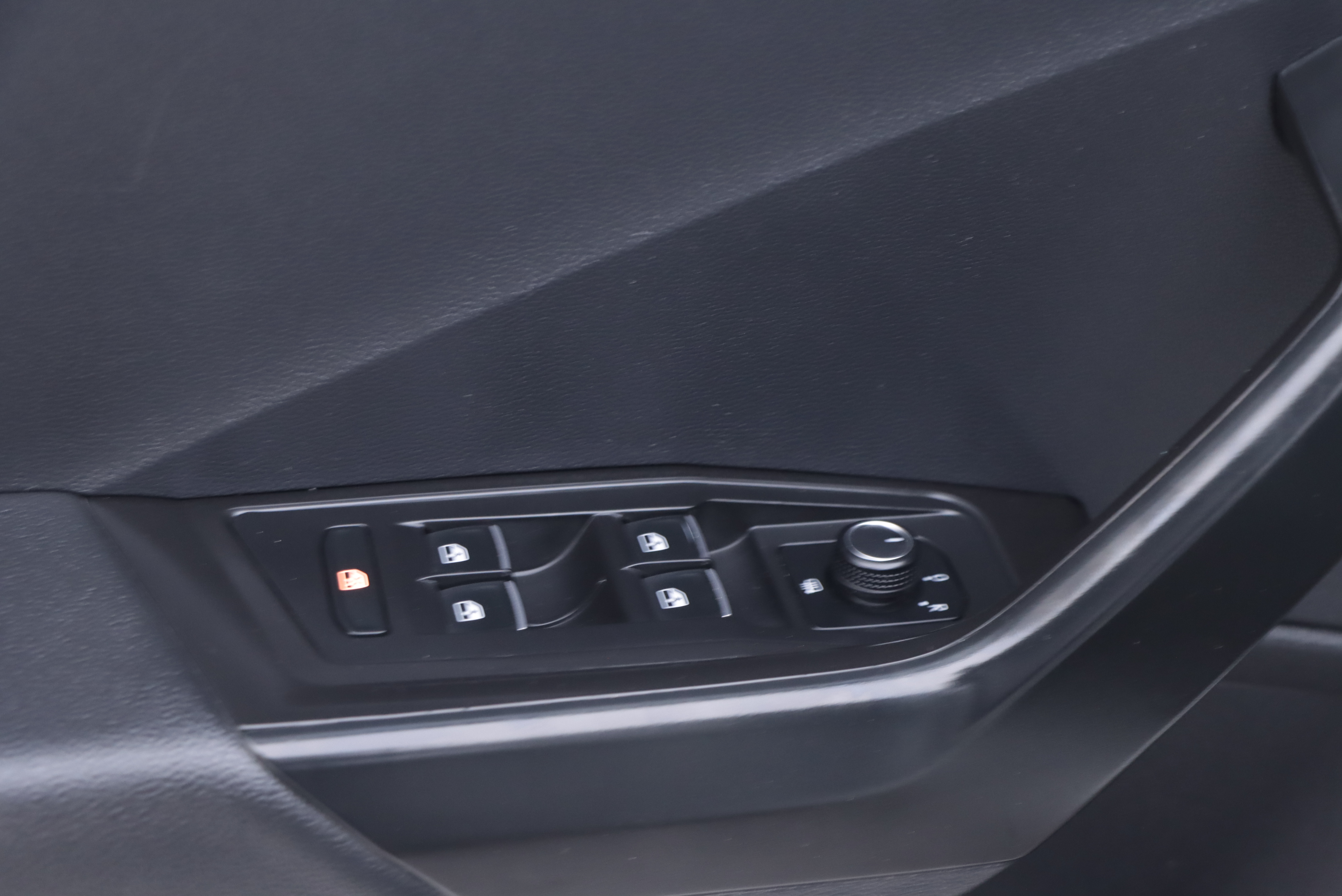 Volkswagen T-Roc 2021 car image #5
