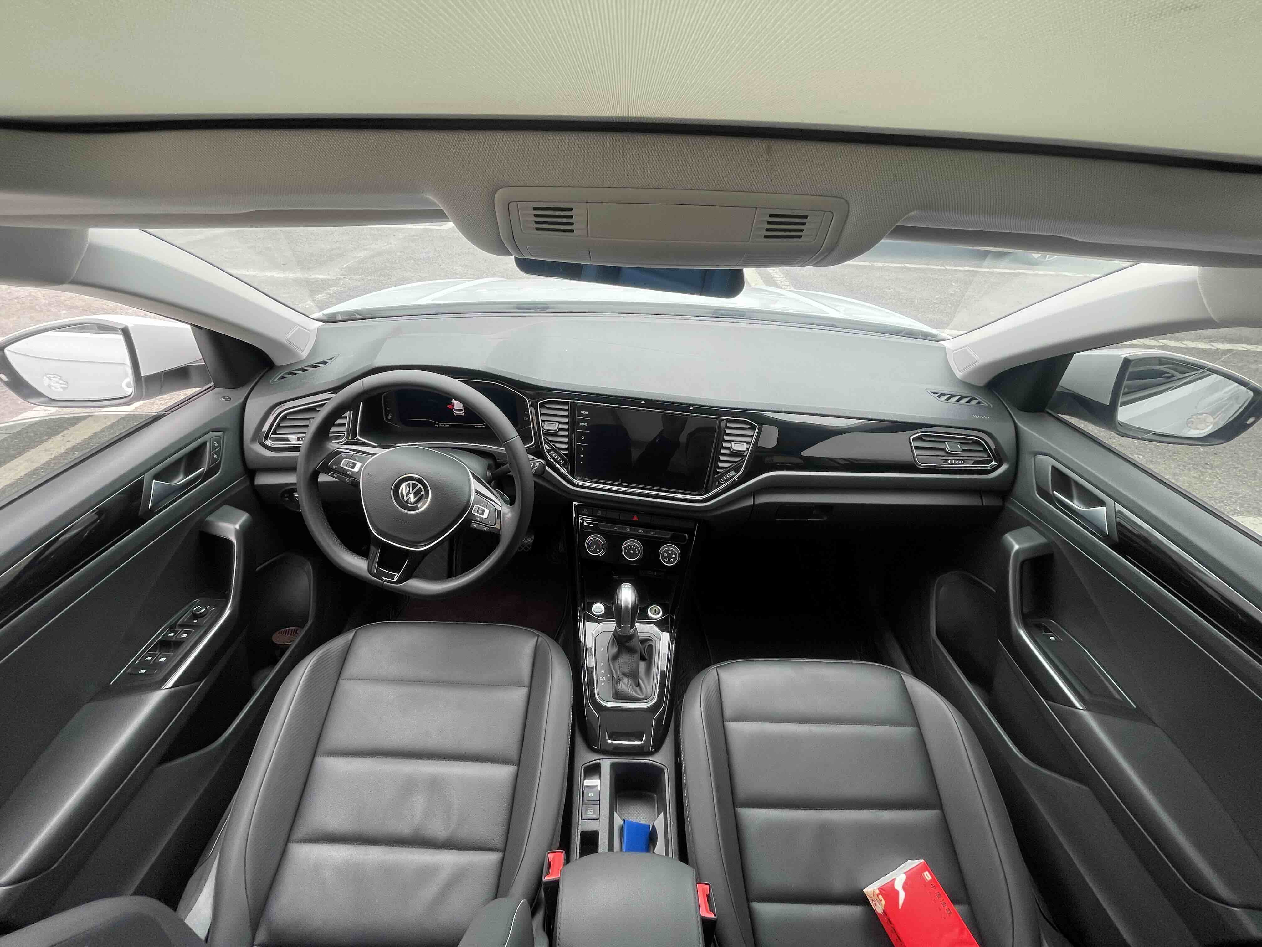 Volkswagen T-Roc 2021 car image #5