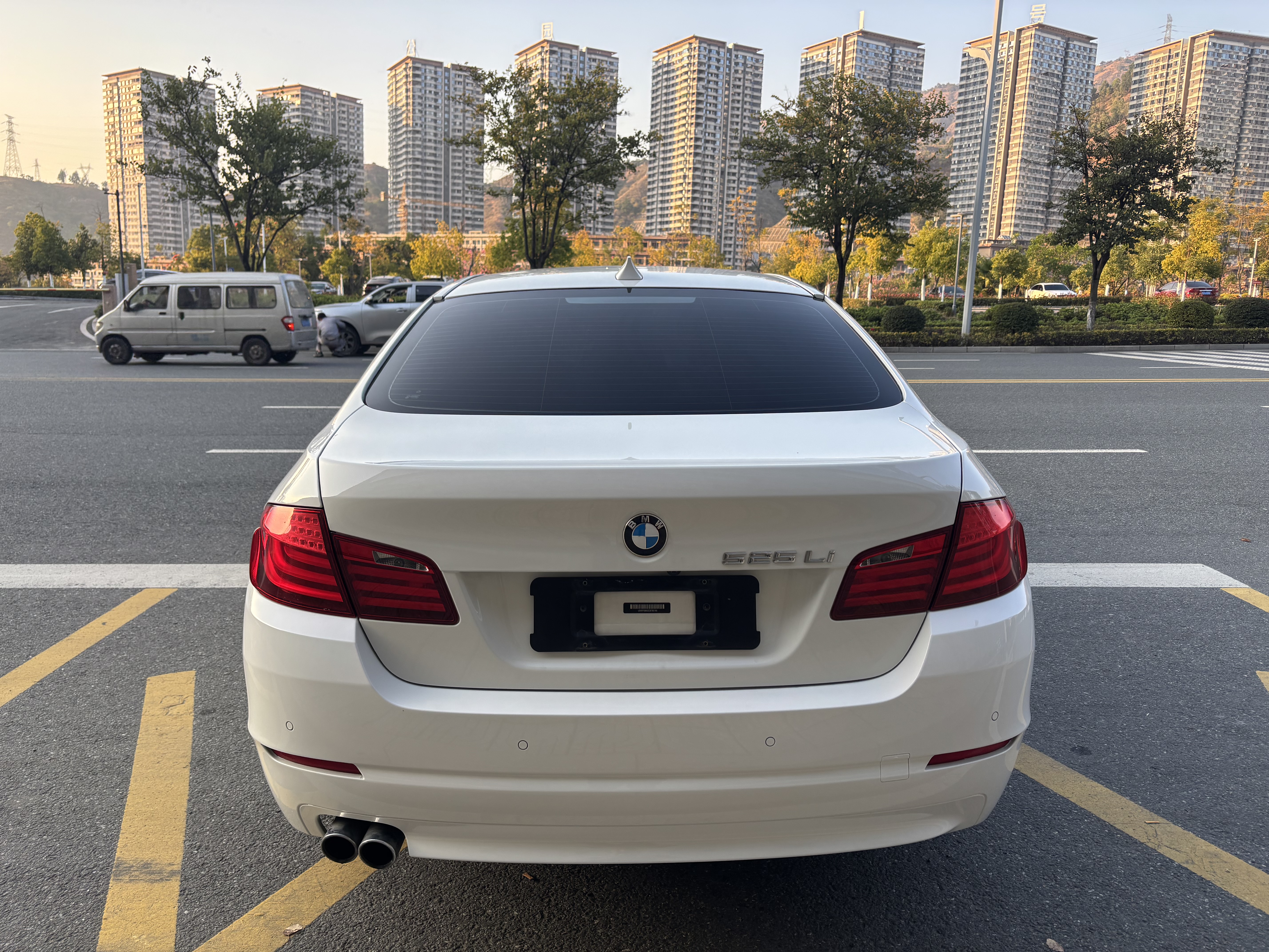 BMW 5 Series 2012 #5 BMW 5 Series 2012 car image #5