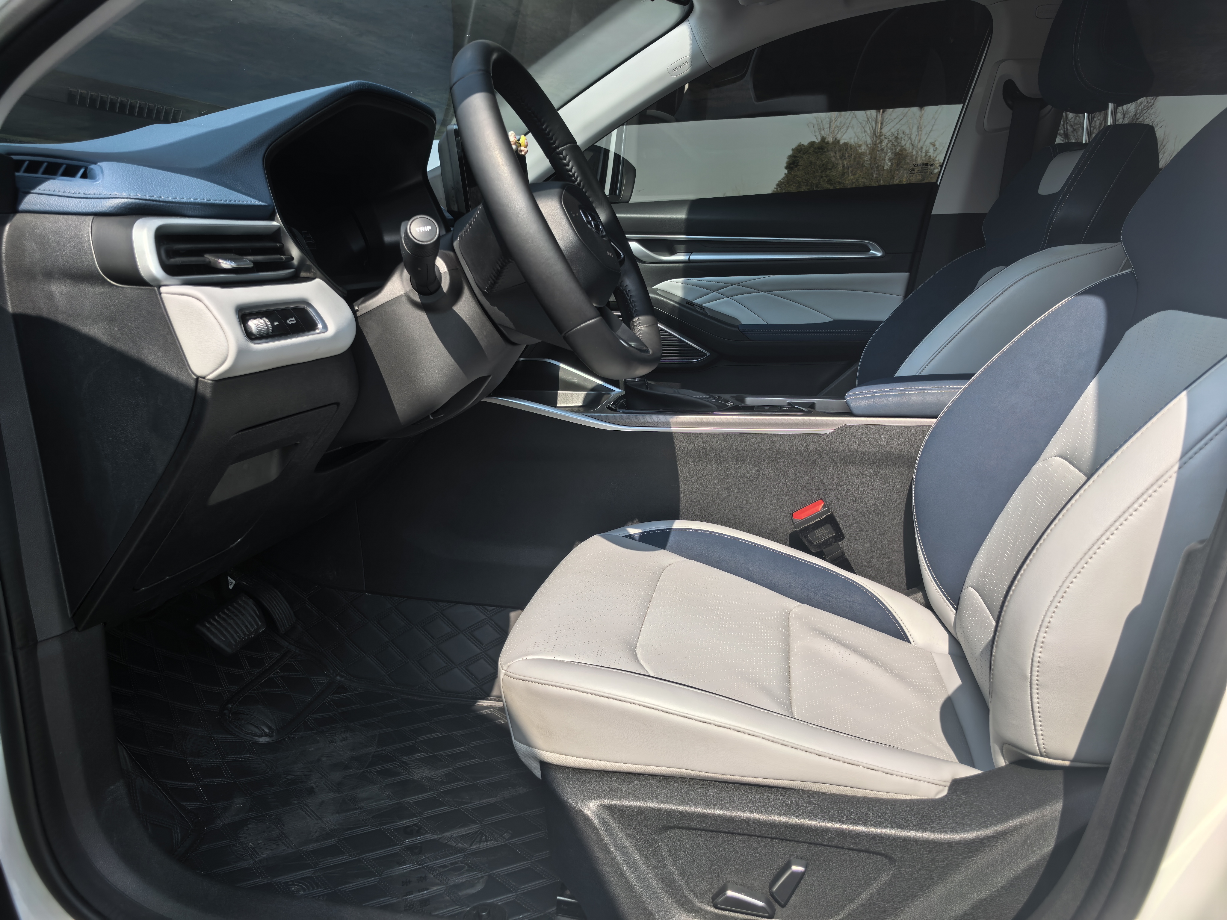 Emgrand 2022 car image #5