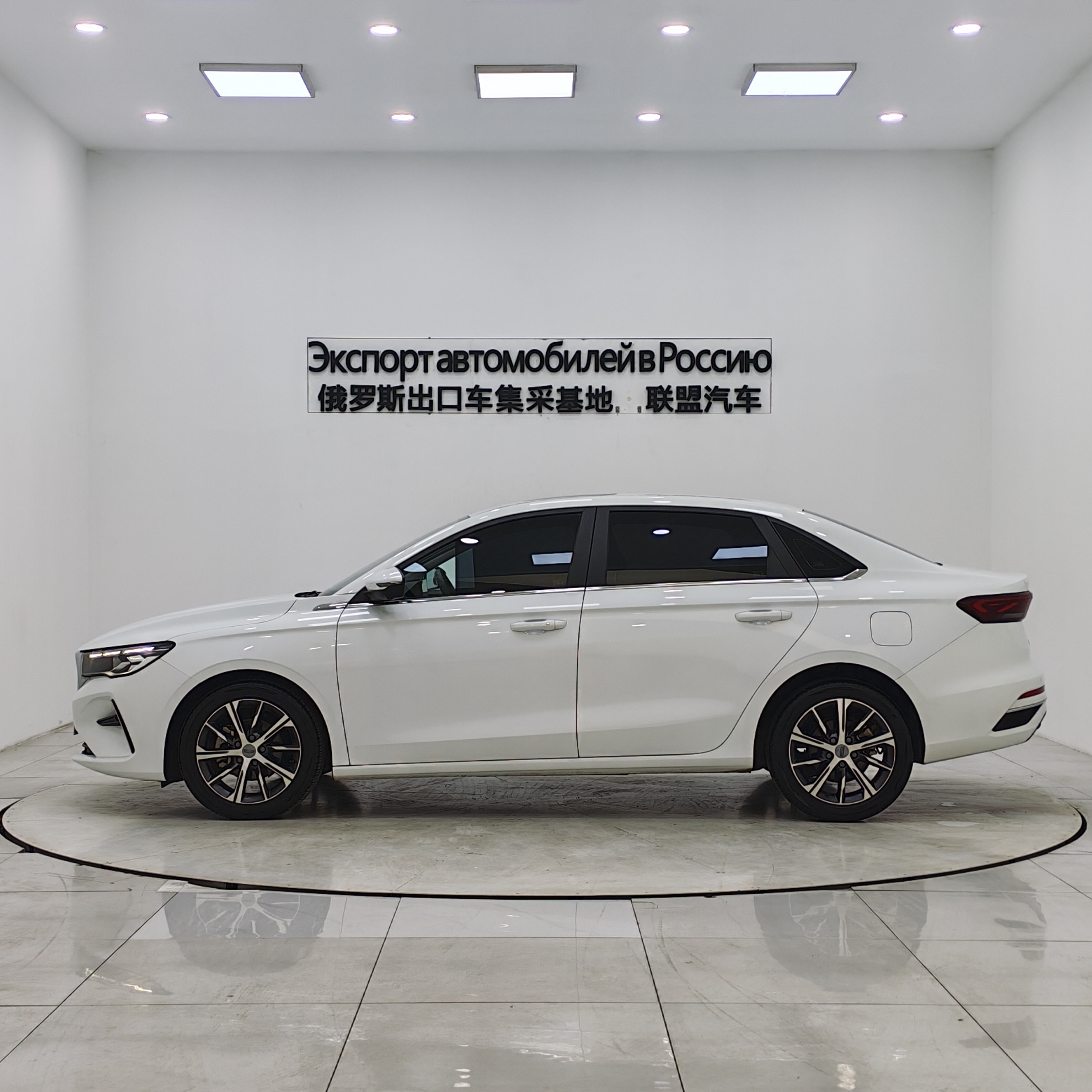 Emgrand 2021 car image #5