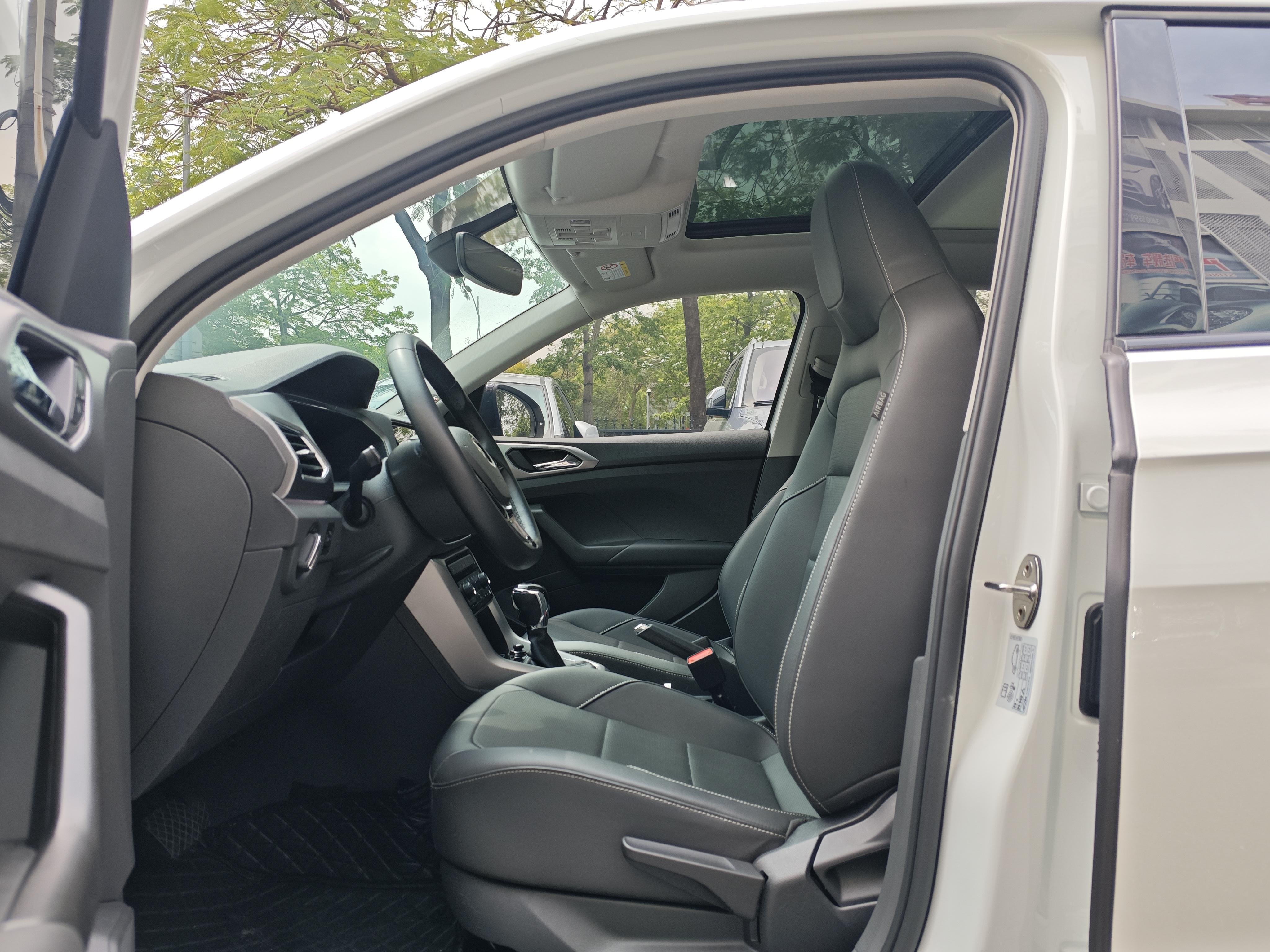 Volkswagen T-Cross 2023 #5 Volkswagen T-Cross 2023 car image #5