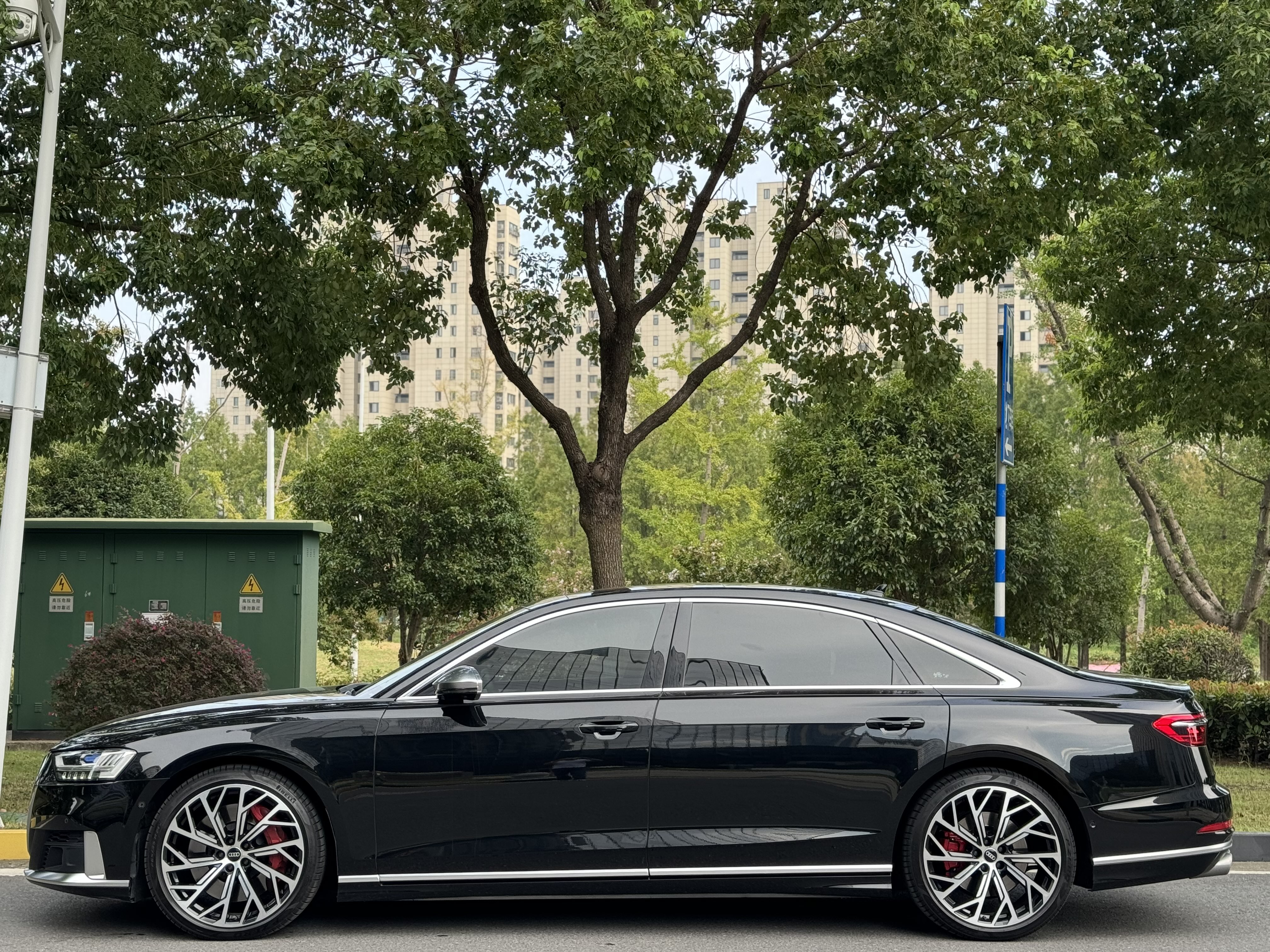 Audi S8 2022 car image #5