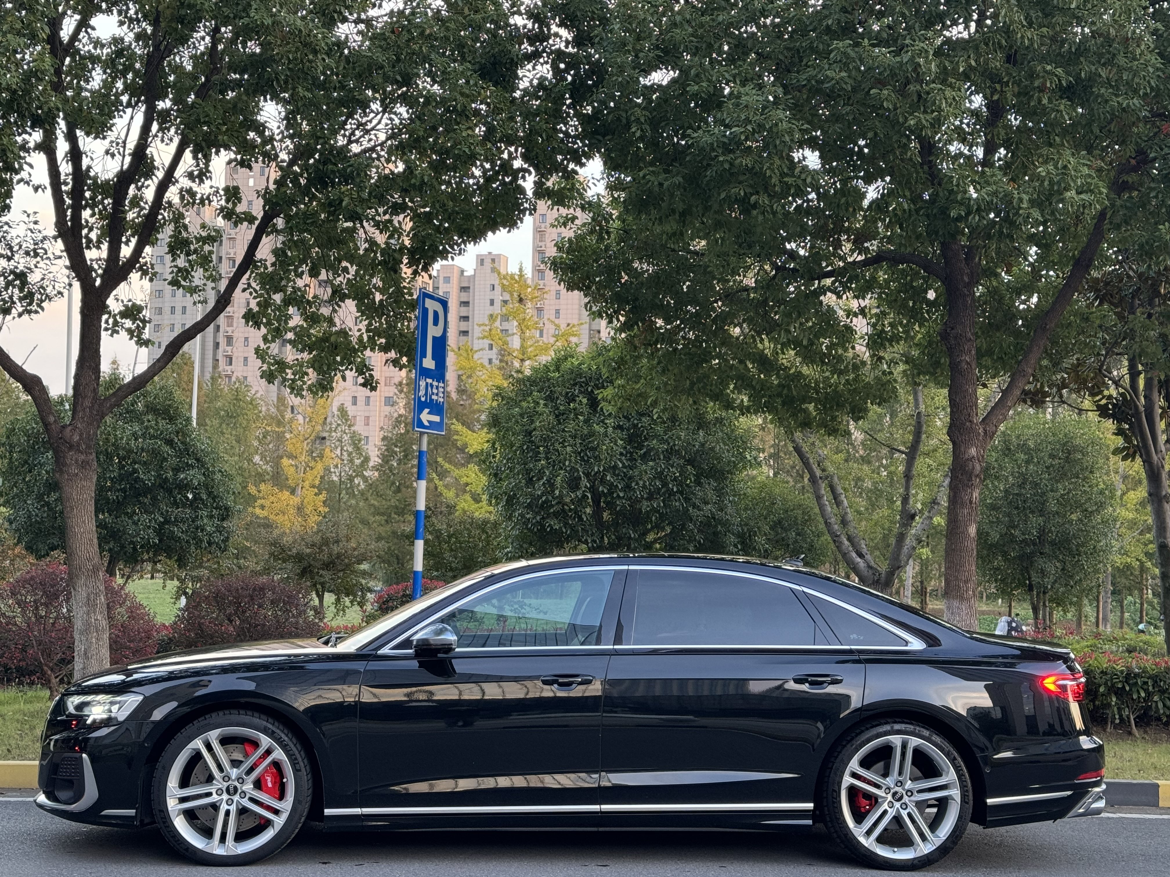 Audi S8 2022 car image #5