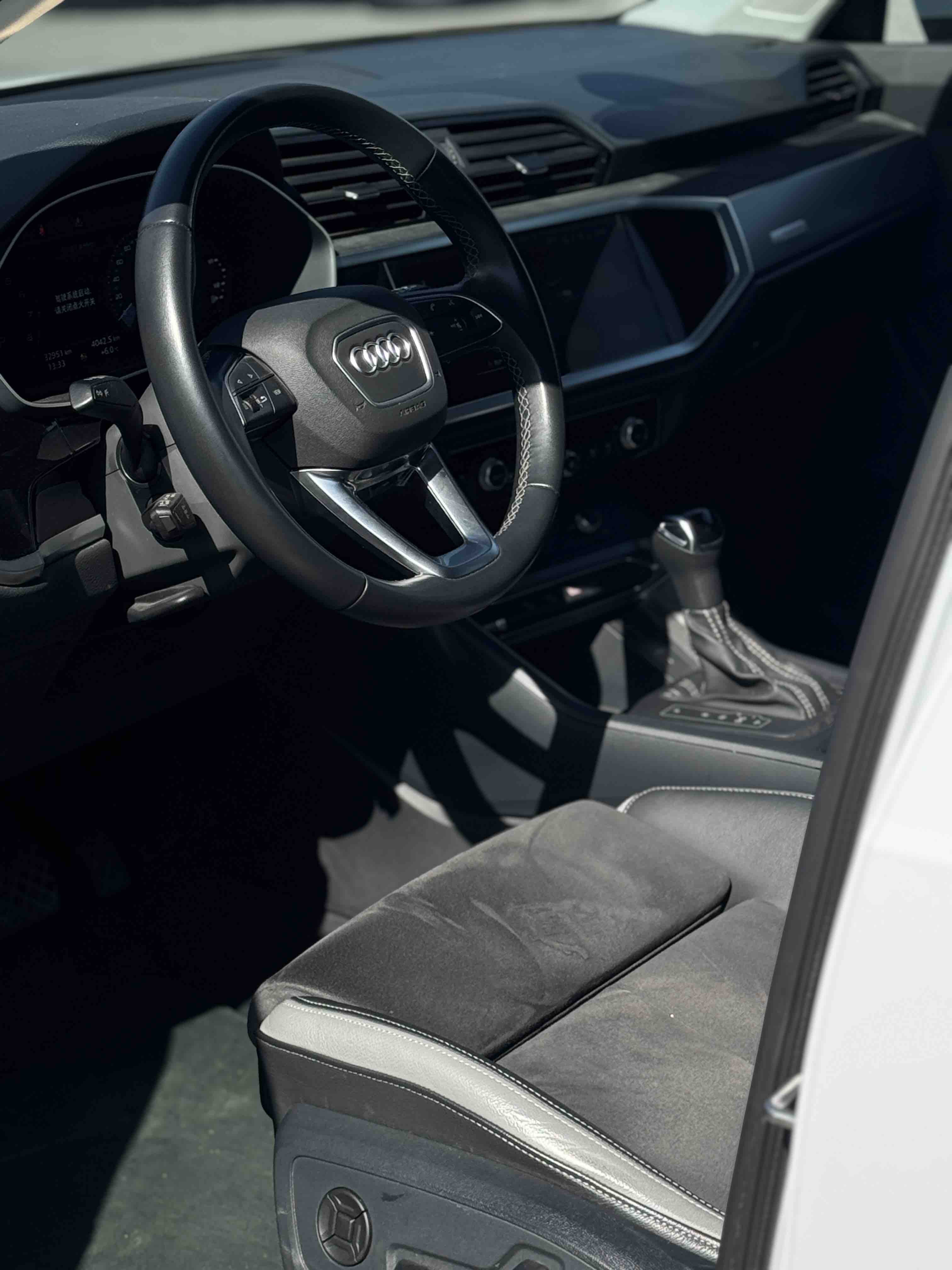 Audi Q3 2023 car image #5