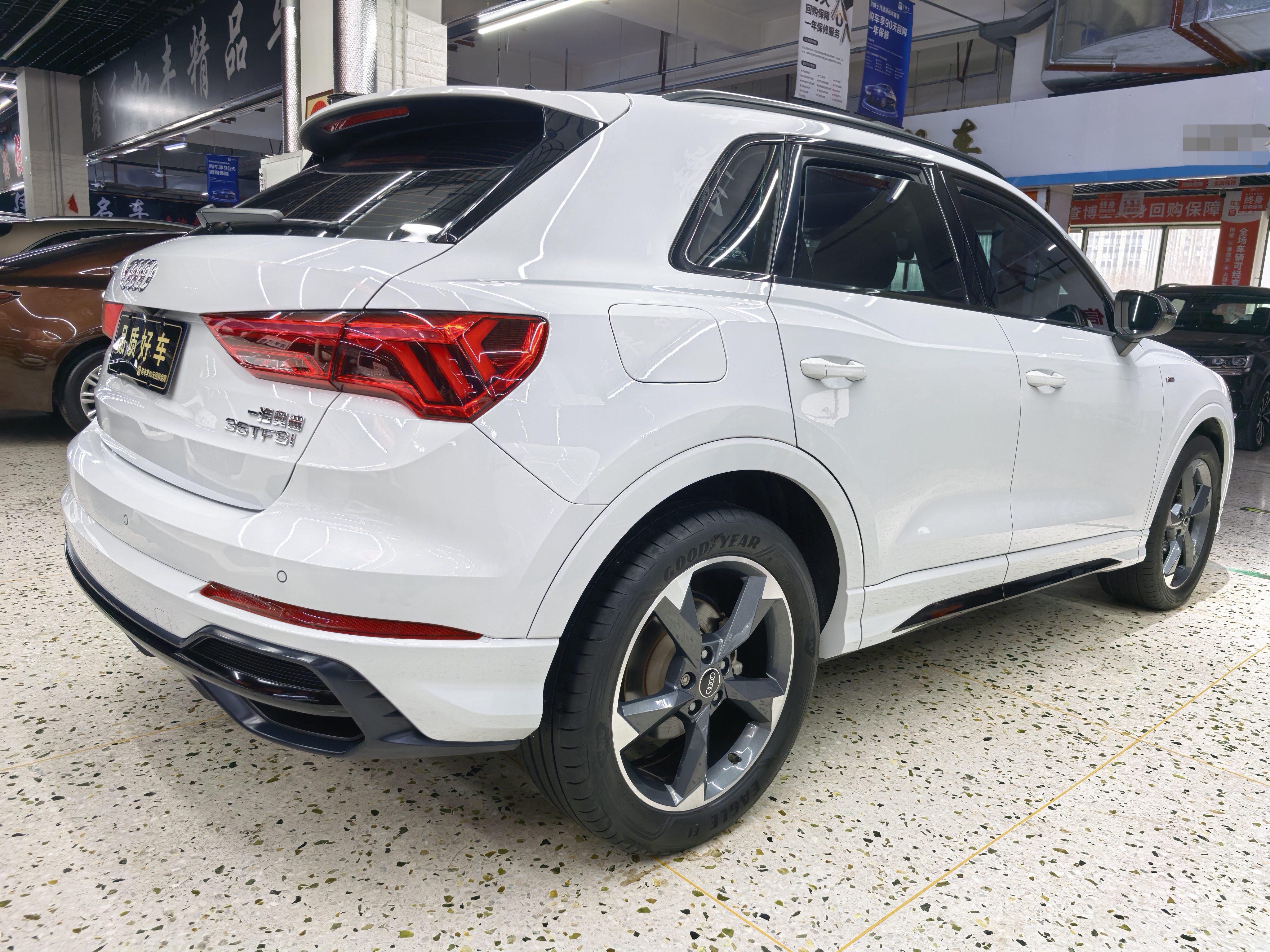 Audi Q3 2023 car image #5