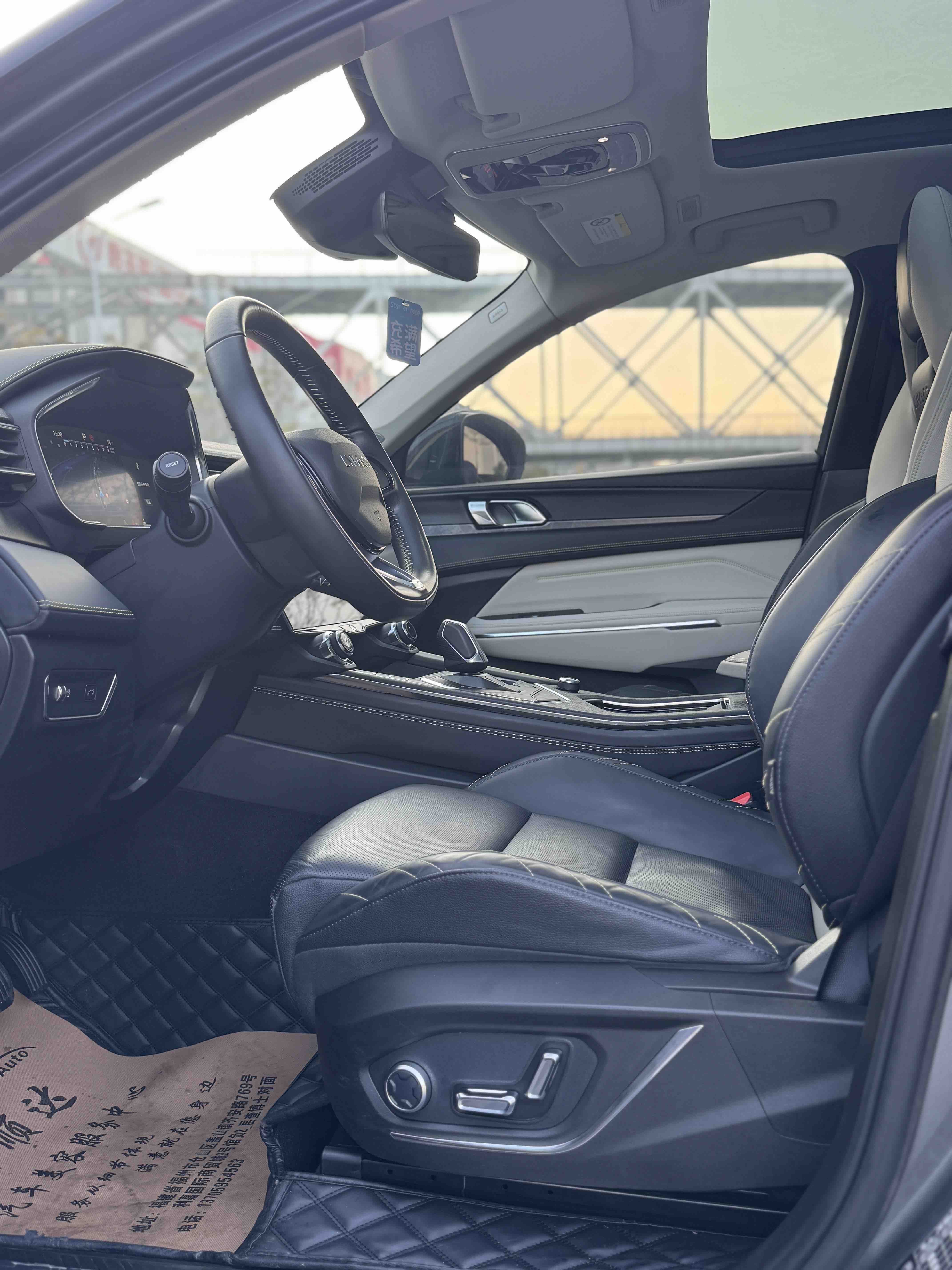 Lynk & Co 05 2021 car image #5