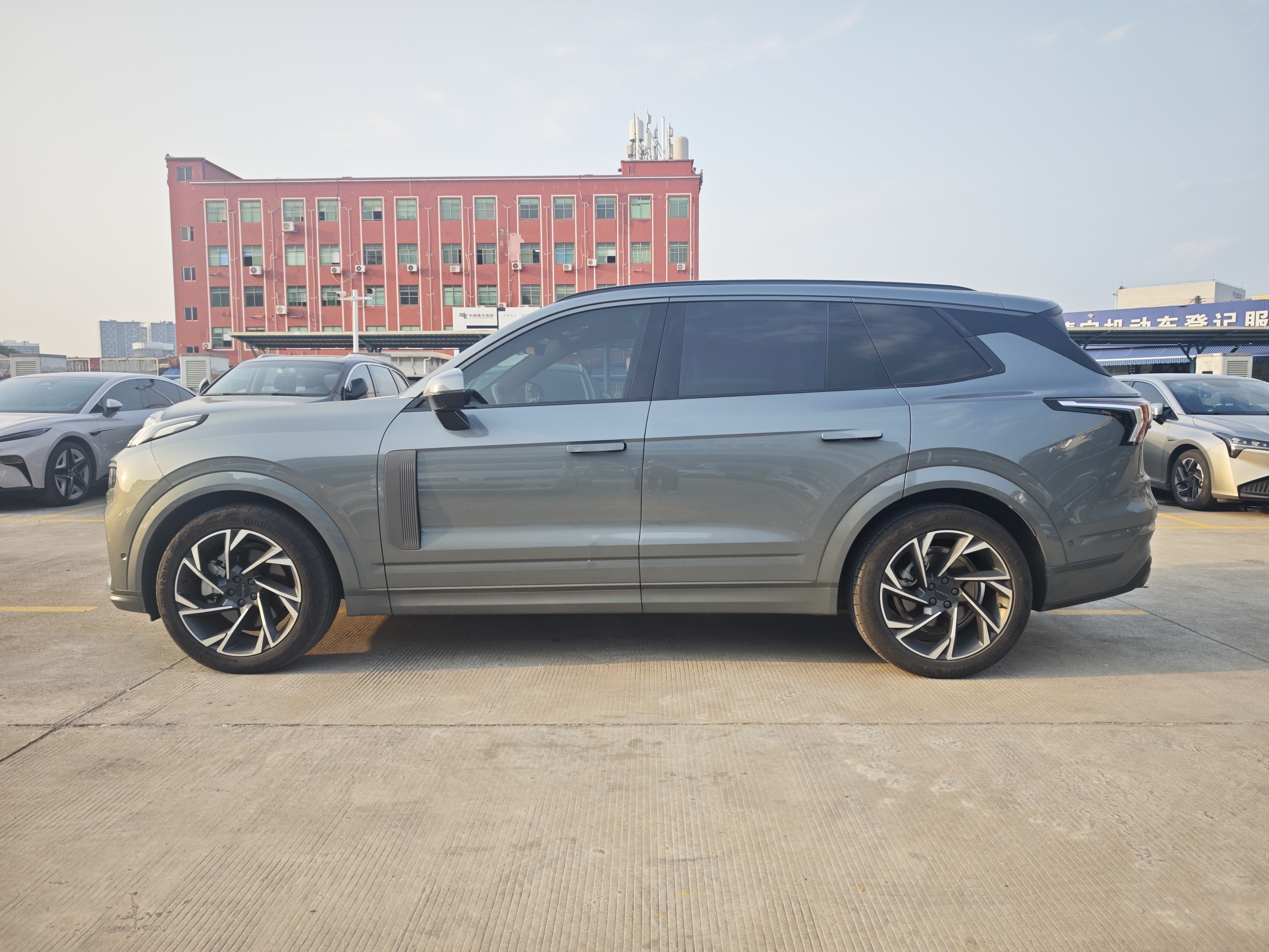 Lynk & Co 09 2022 car image #5