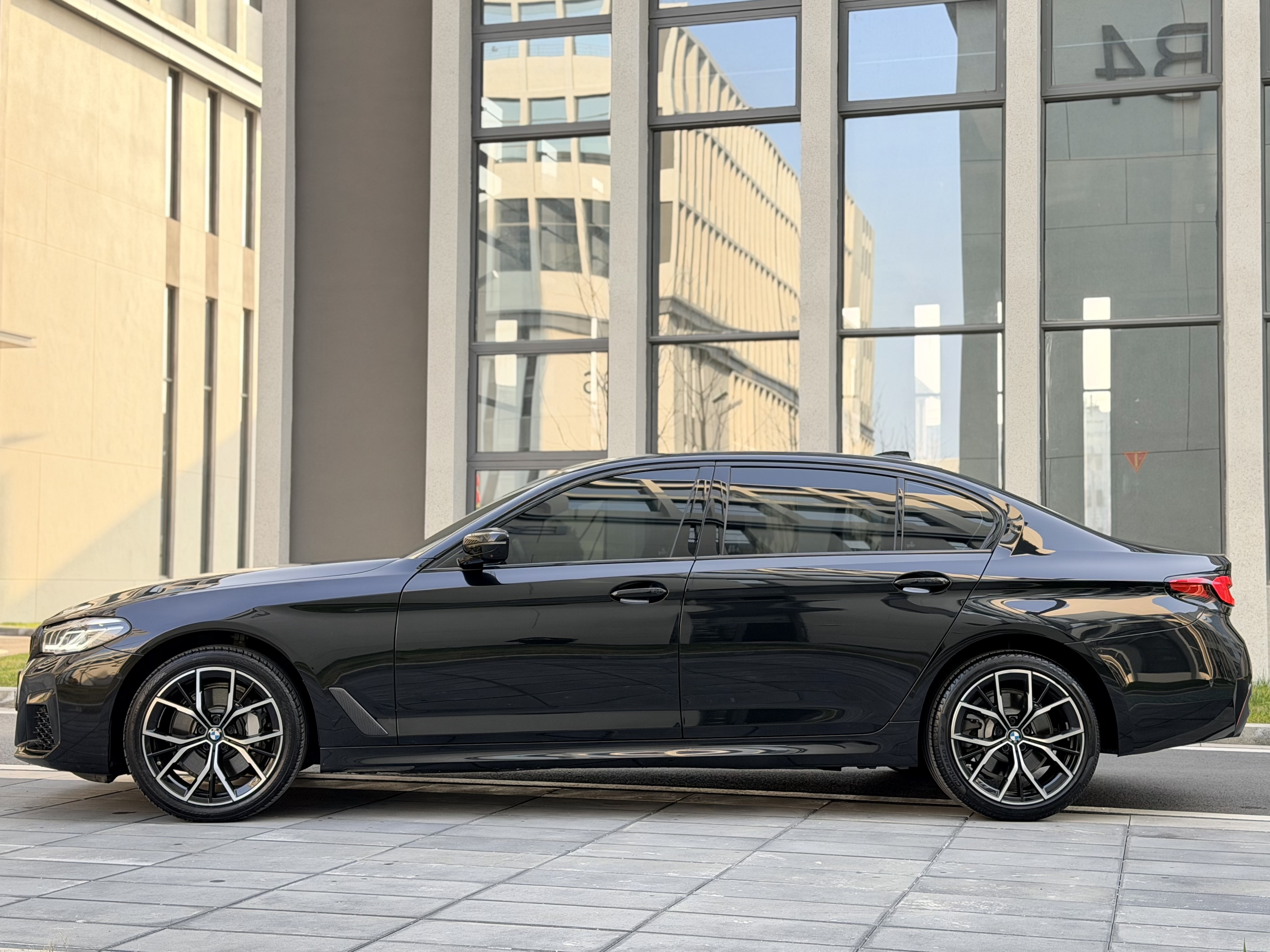 BMW 5 Series 2022 #5 BMW 5 Series 2022 car image #5