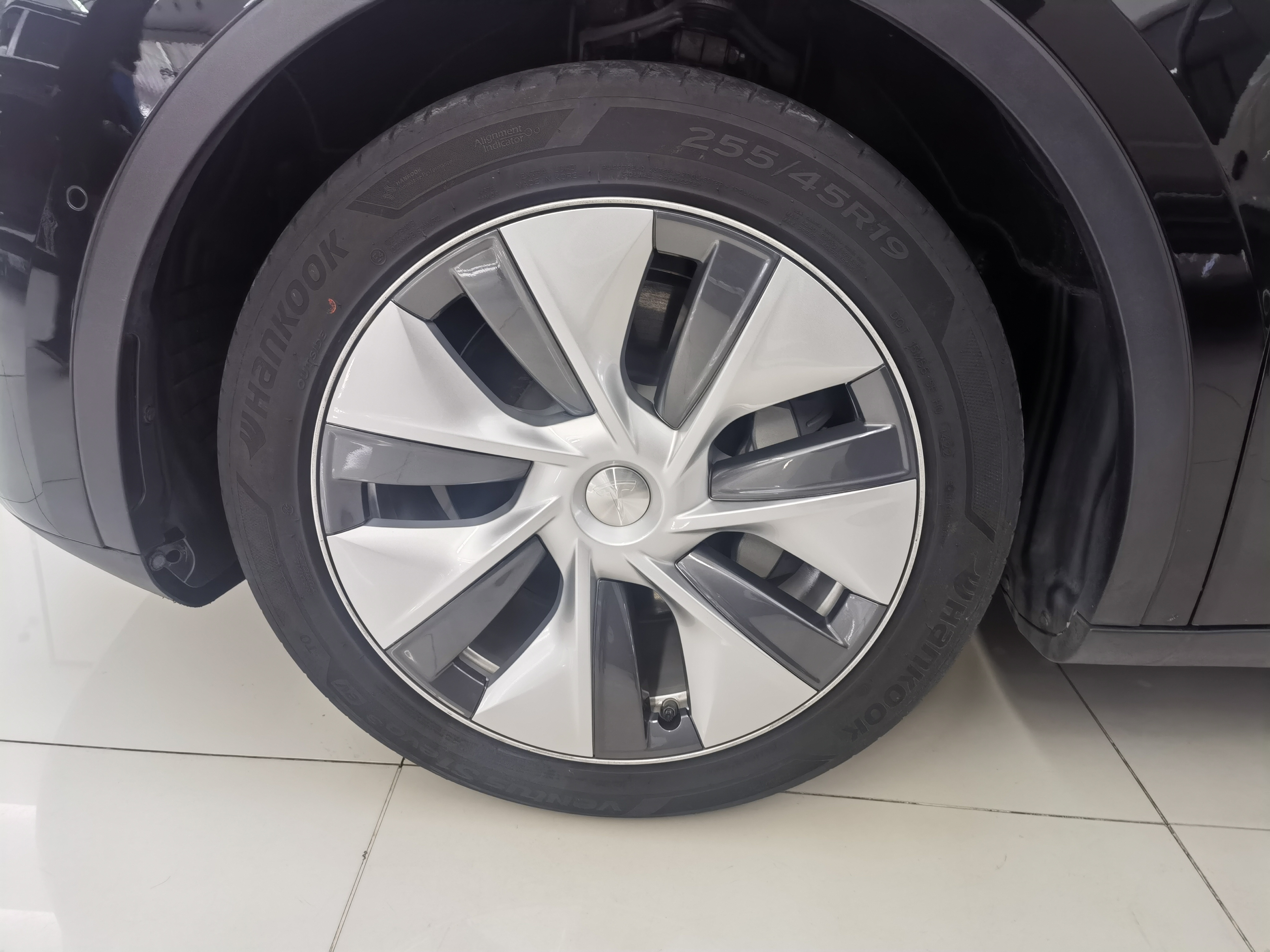 Tesla Model Y 2022 car image #5