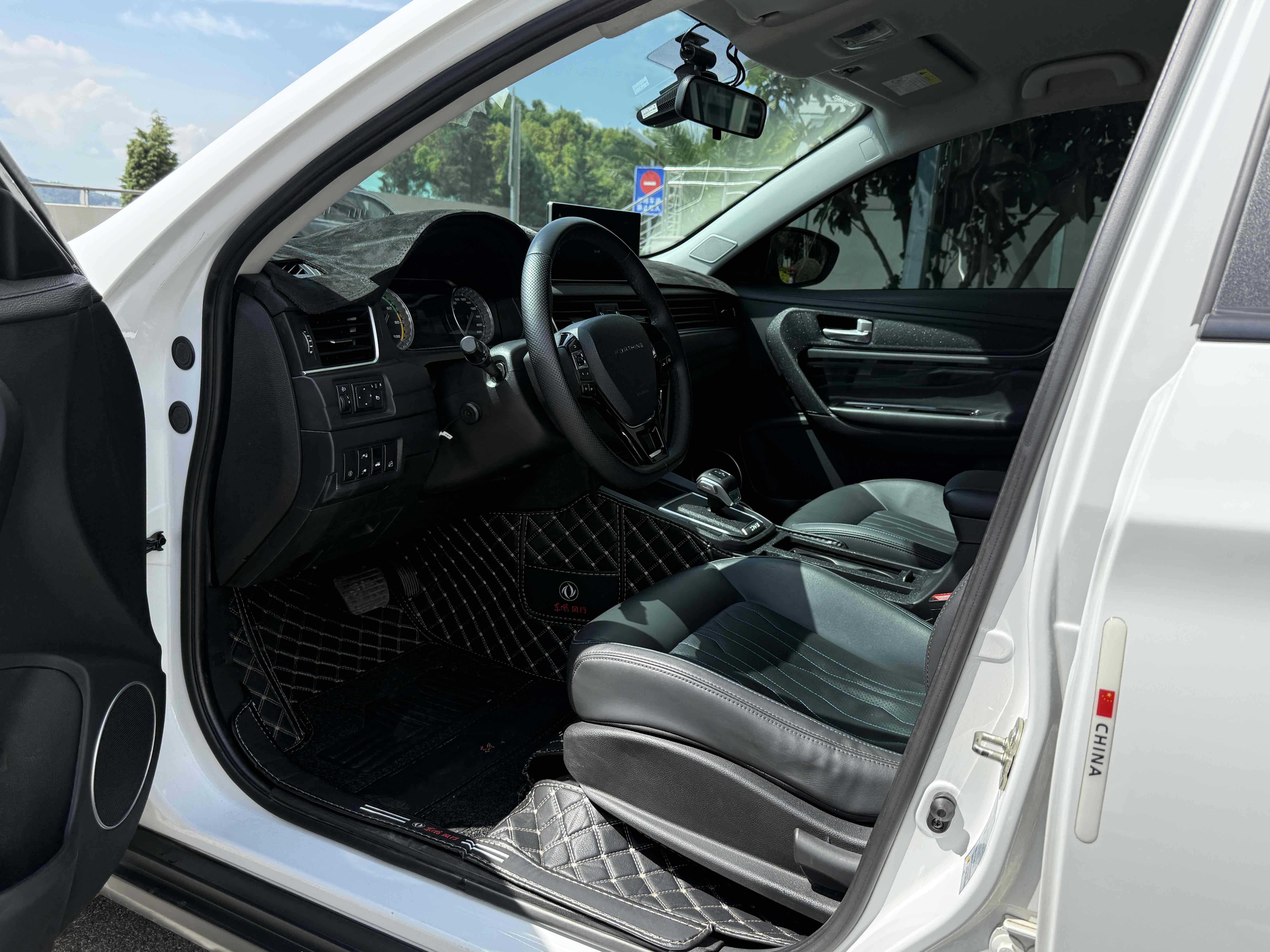 Forthing S60 EV 2022 #5 Forthing S60 EV 2022 car image #5