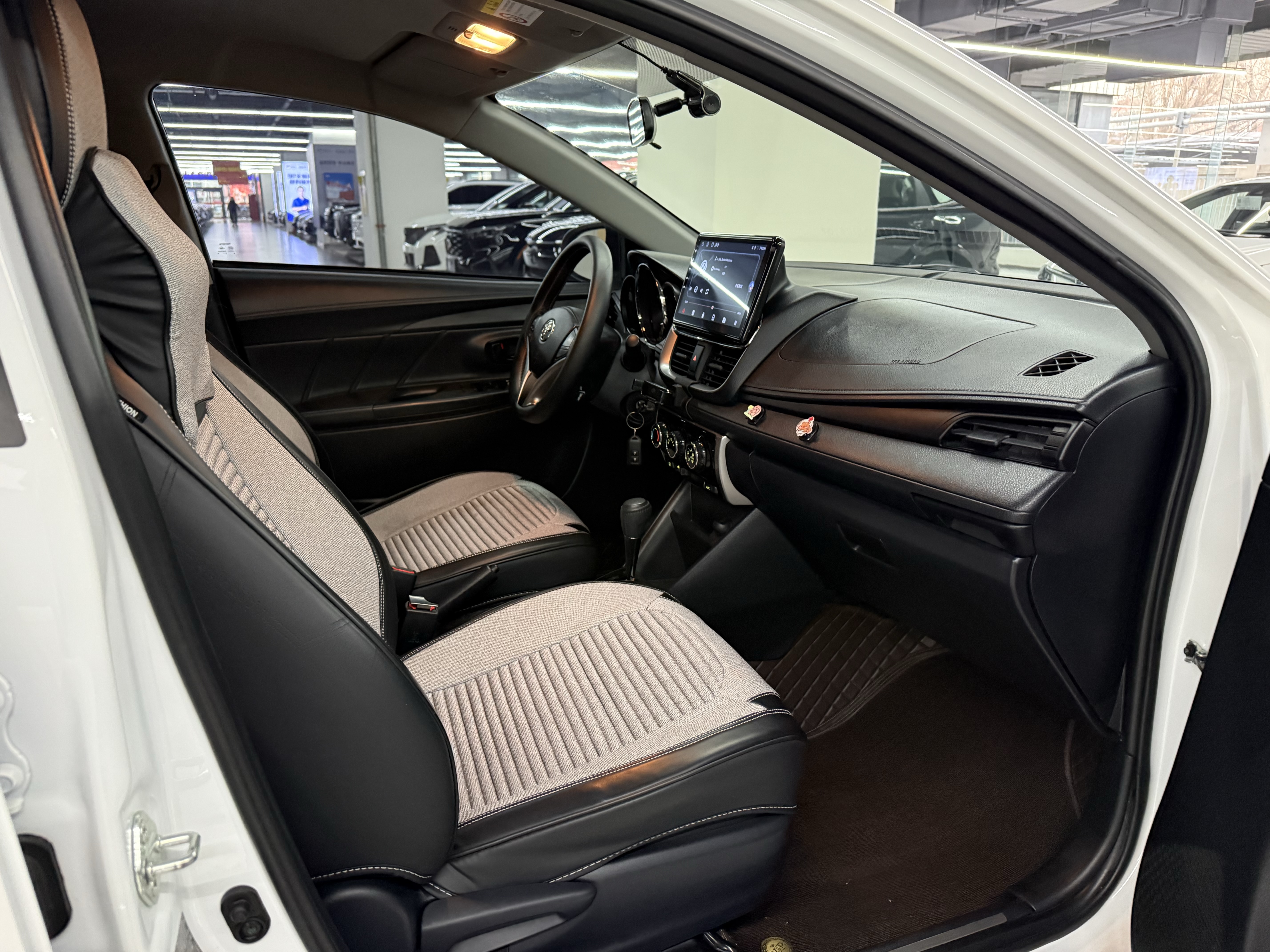 Yaris L Zhixuan 2023 car image #5