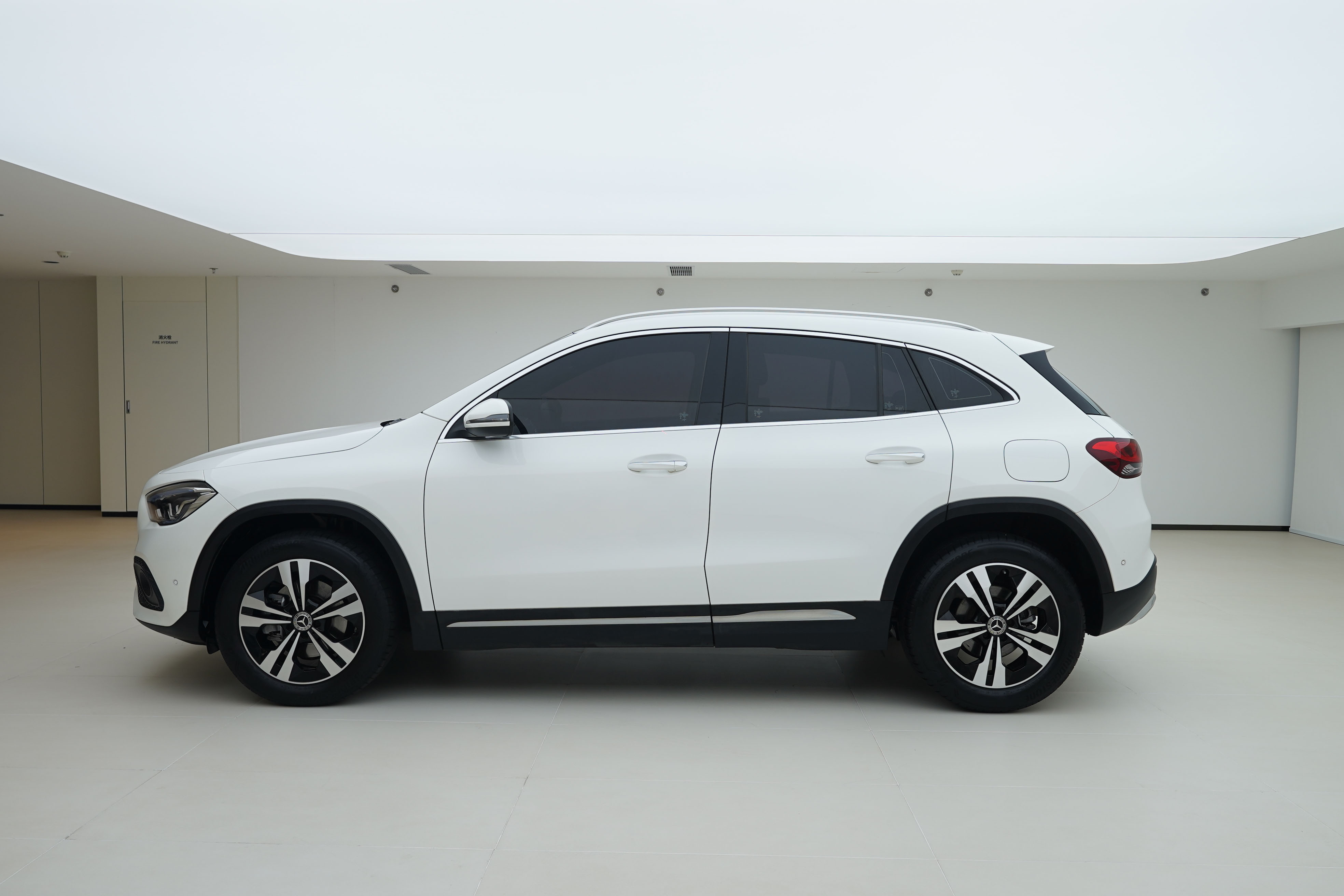 Mercedes-Benz GLA Class 2022 car image #5