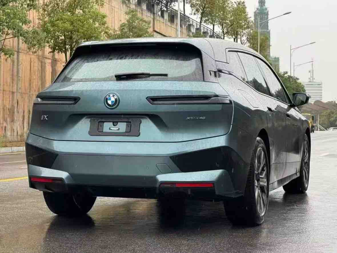 BMW iX 2023 car image #5