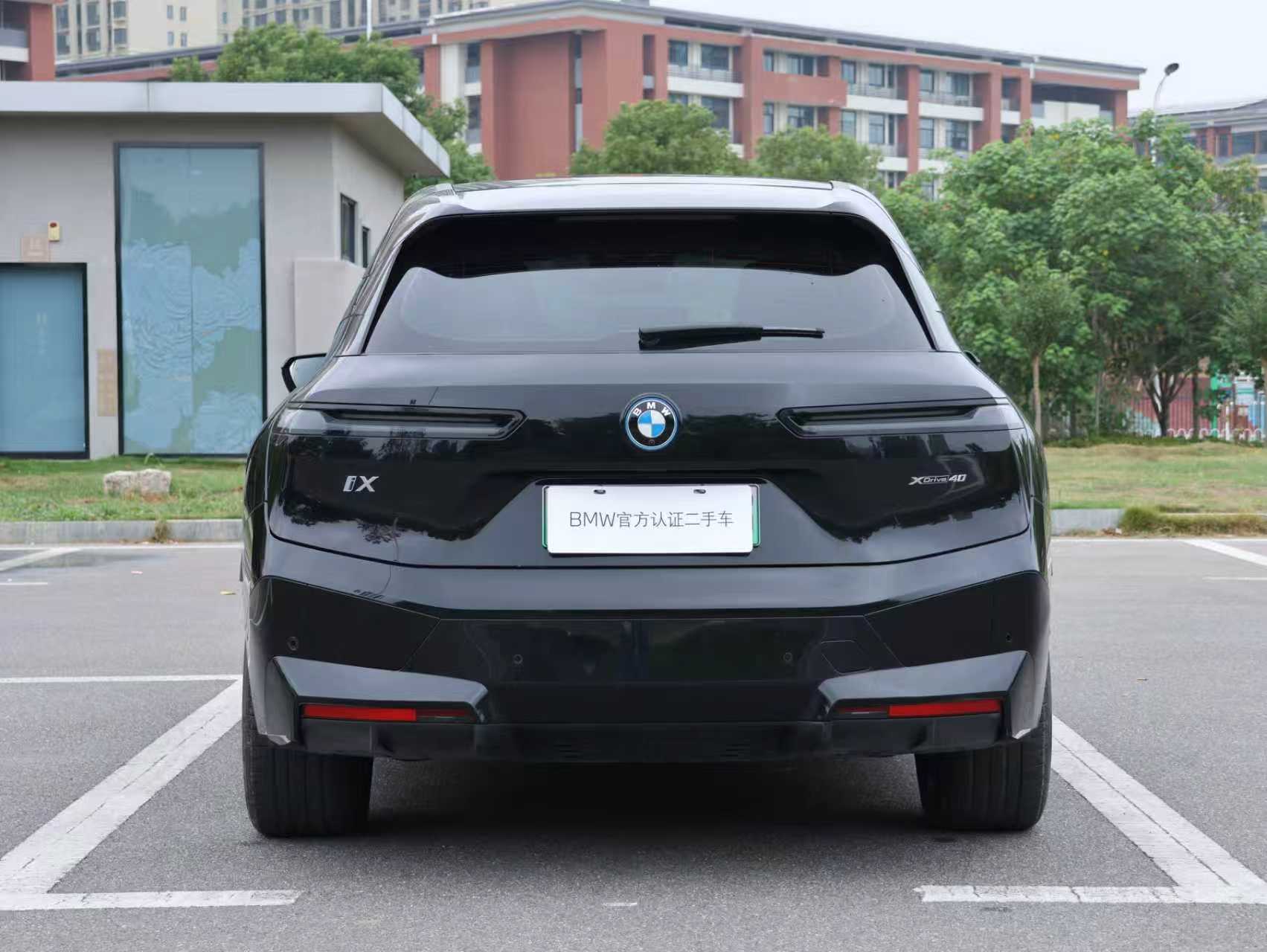 BMW iX 2023 immagine di auto #5