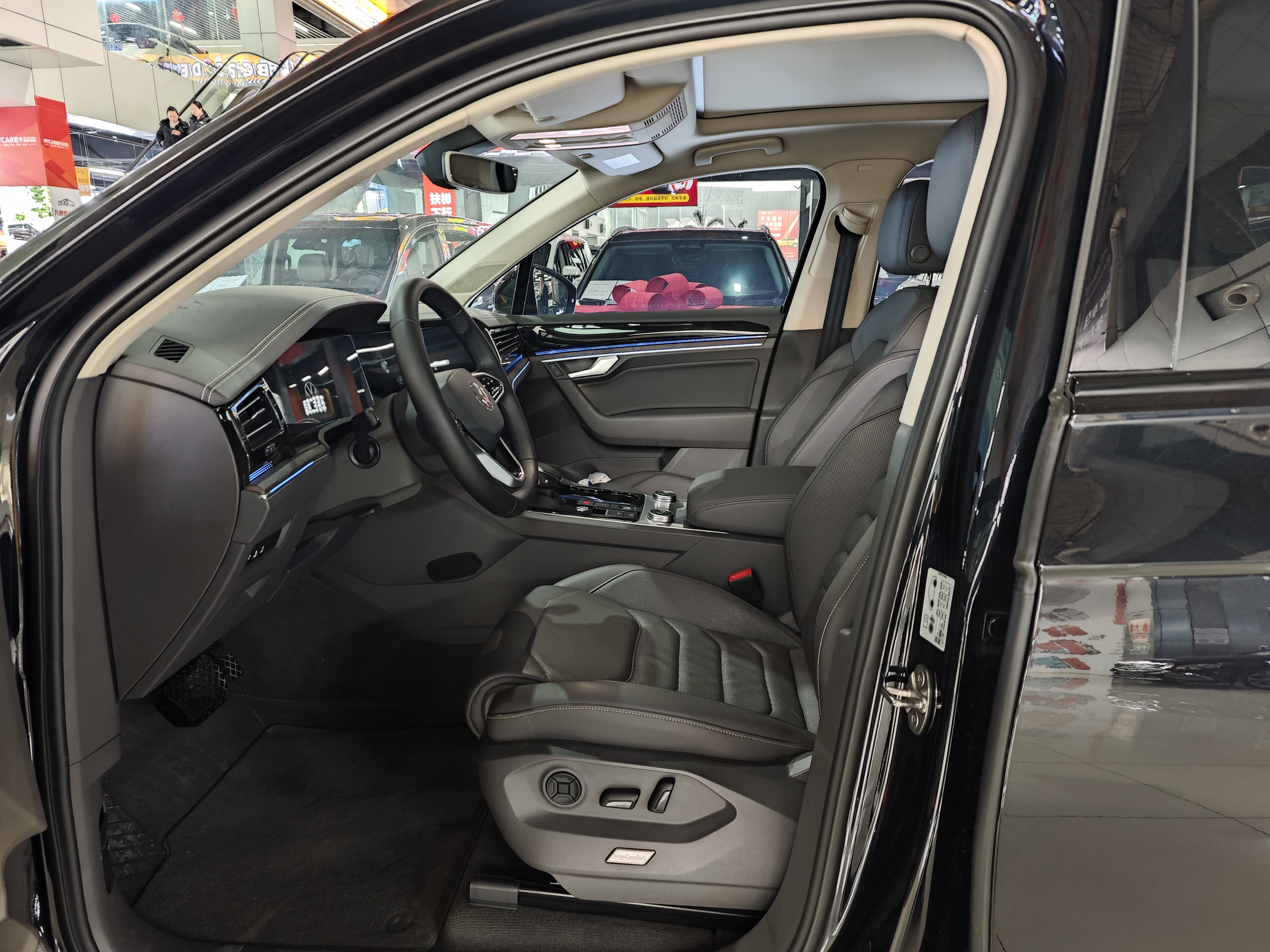 Volkswagen Touareg 2022 car image #5