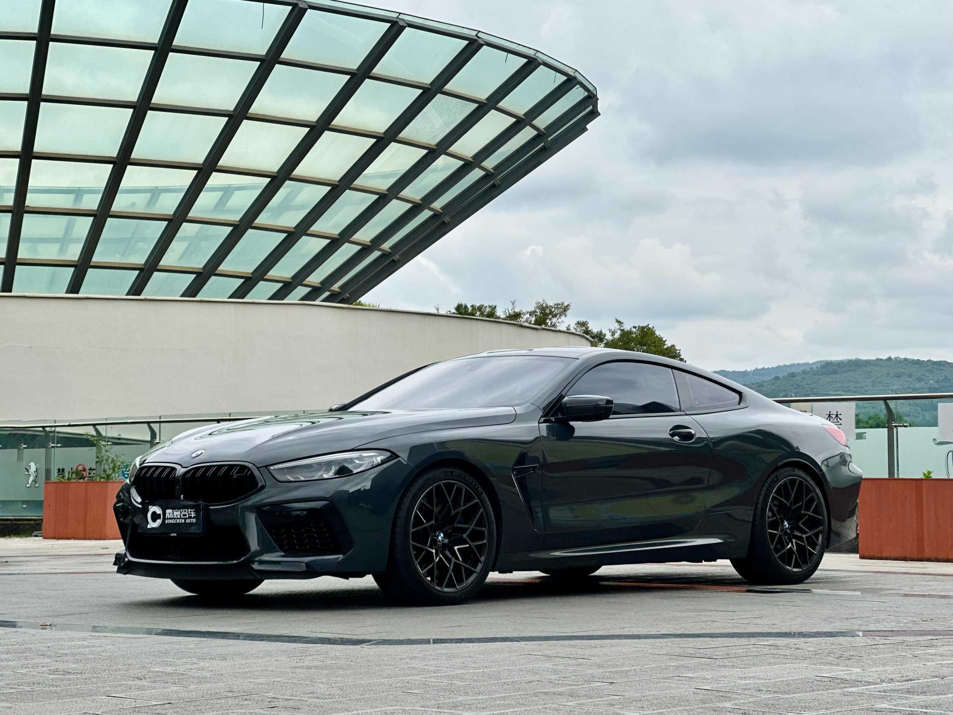 BMW M8 2023 صورة سيارة #5