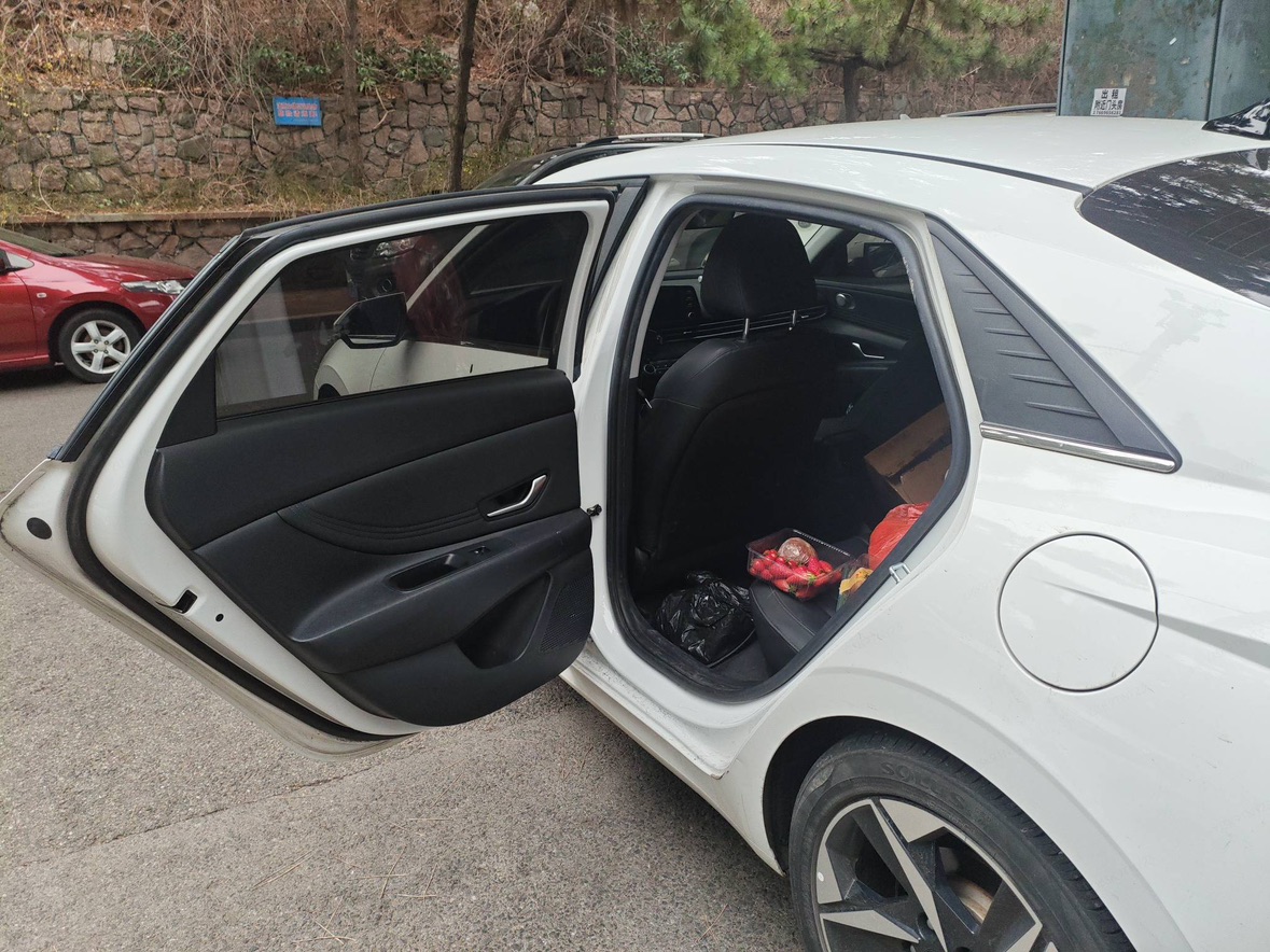 Hyundai Elantra 2022 car image #5