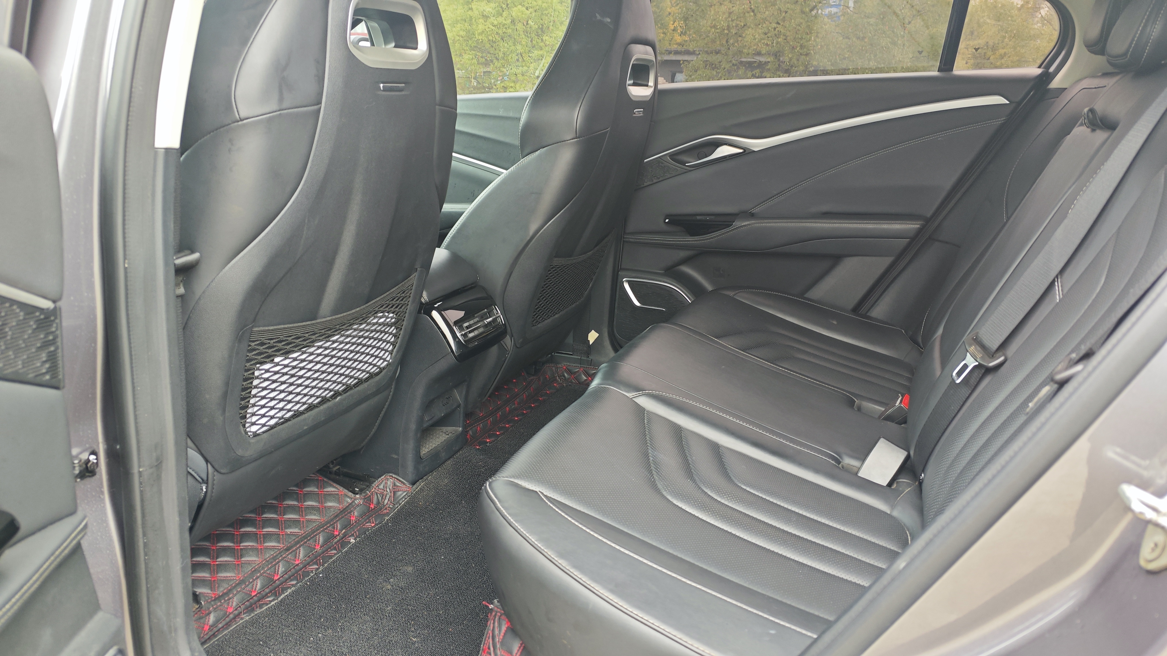 哪吒汽车 哪吒U 2022 #5 哪吒汽车 哪吒U 2022 汽车图片 #5