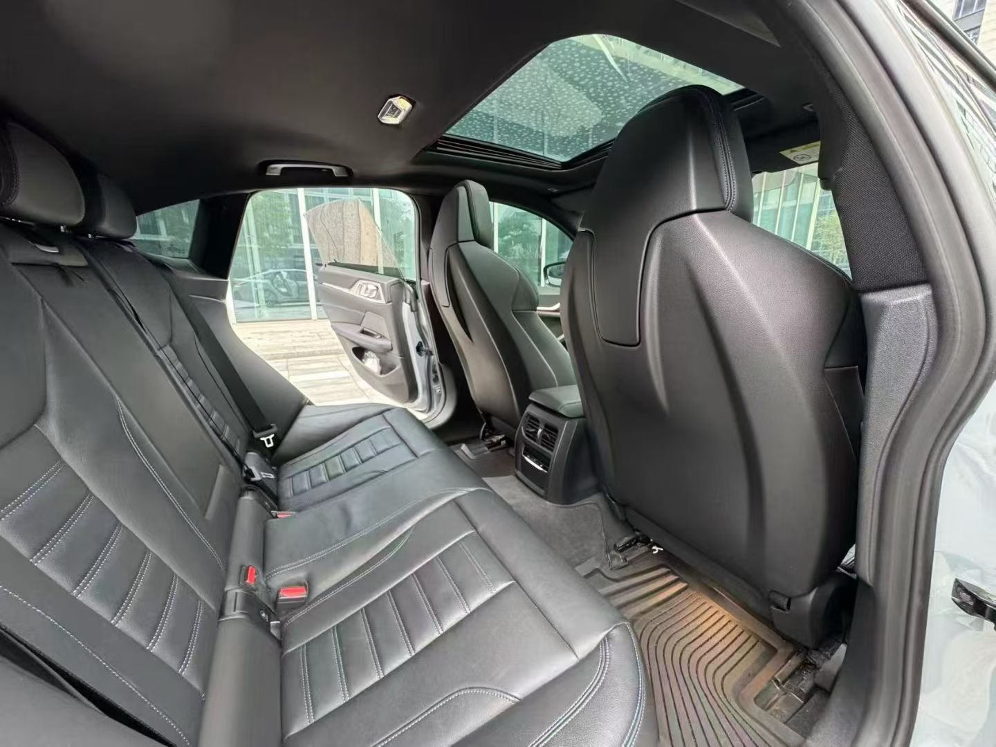 BMW i4 M50 2022 car image #5