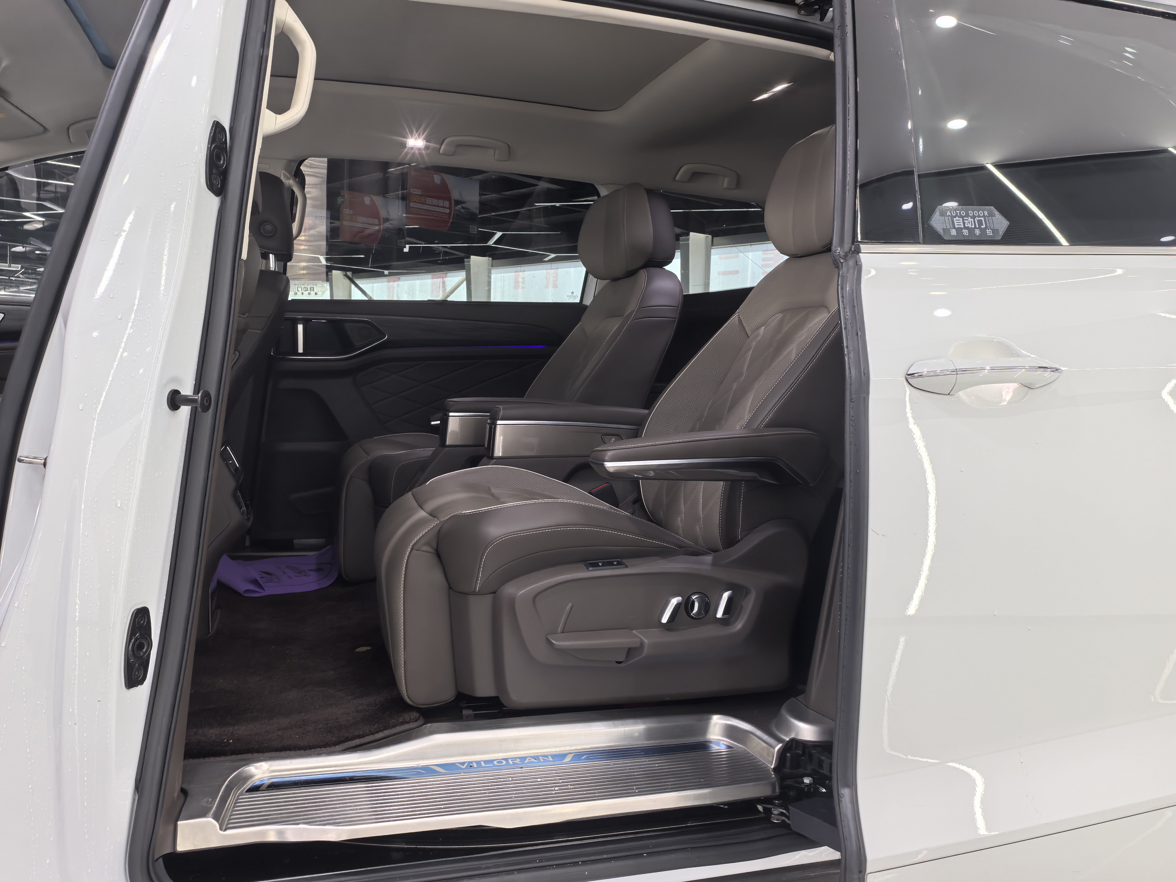 Volkswagen Viloran 2022 immagine di auto #5