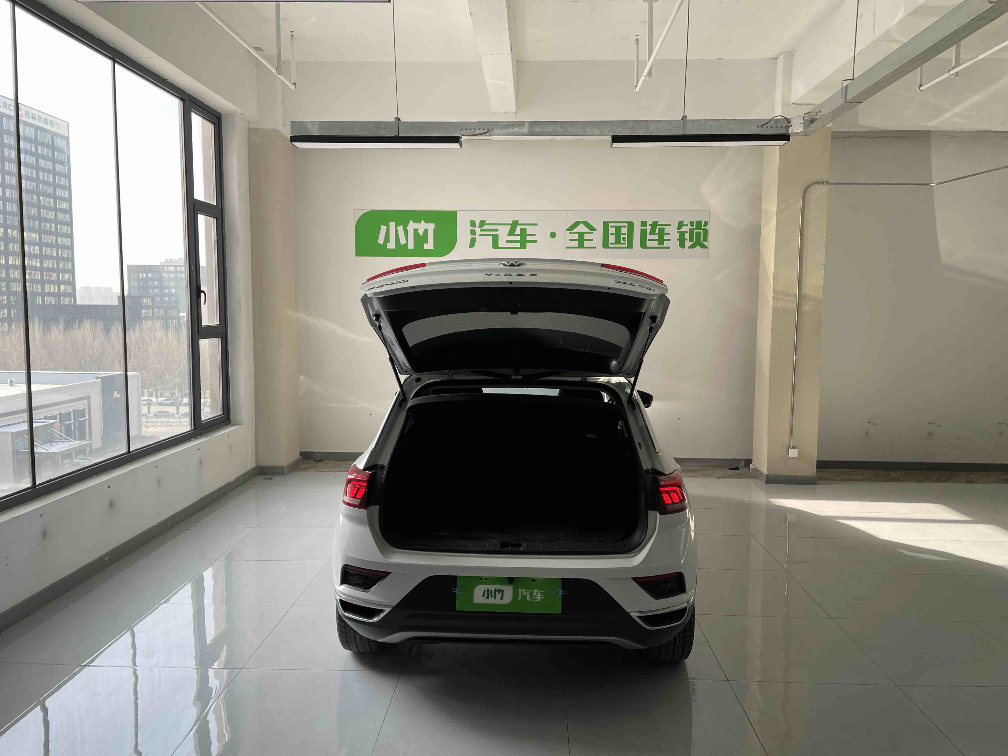 Volkswagen T-Roc 2023 car image #5