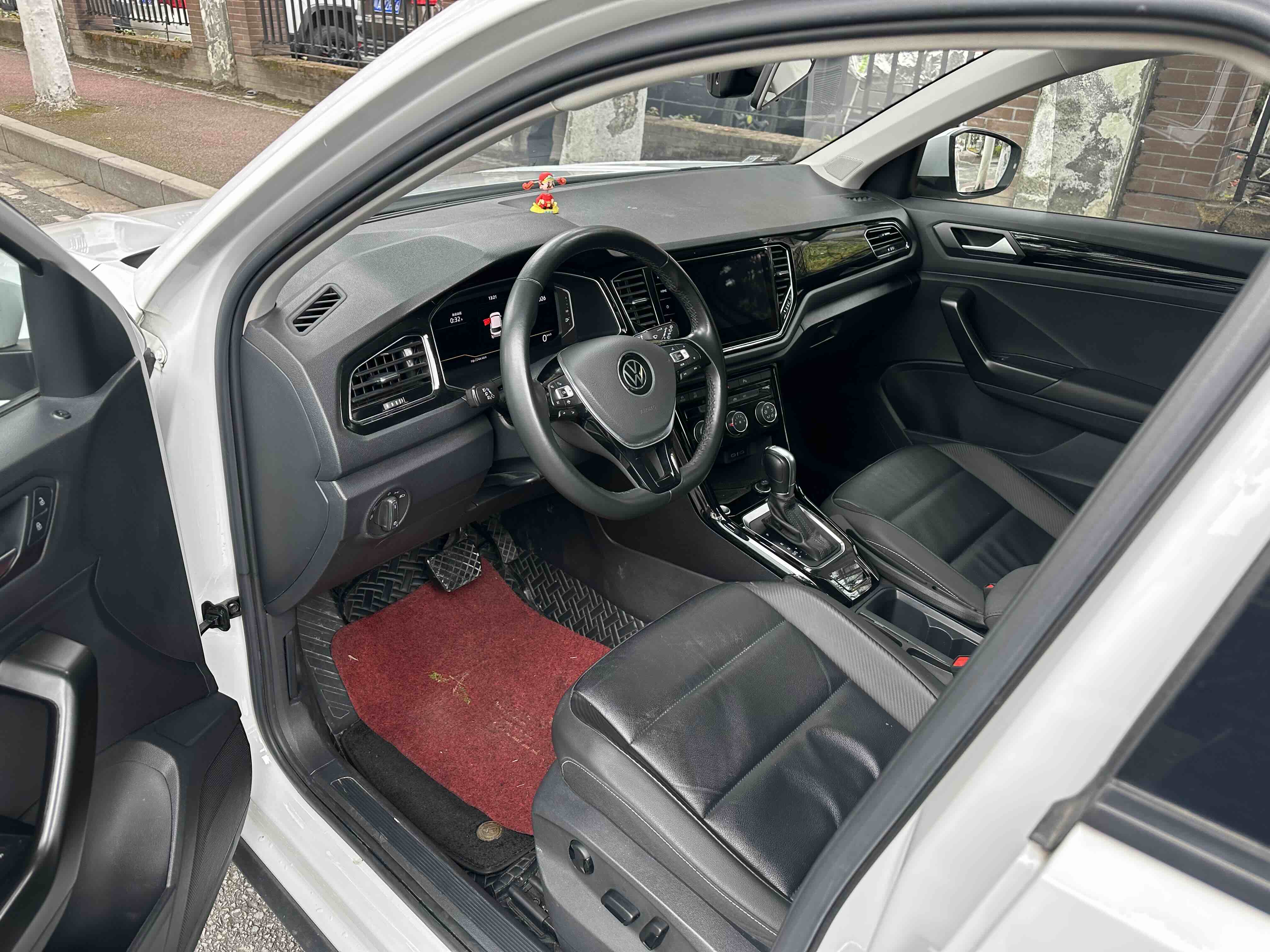 T-Roc 2023 car image #5