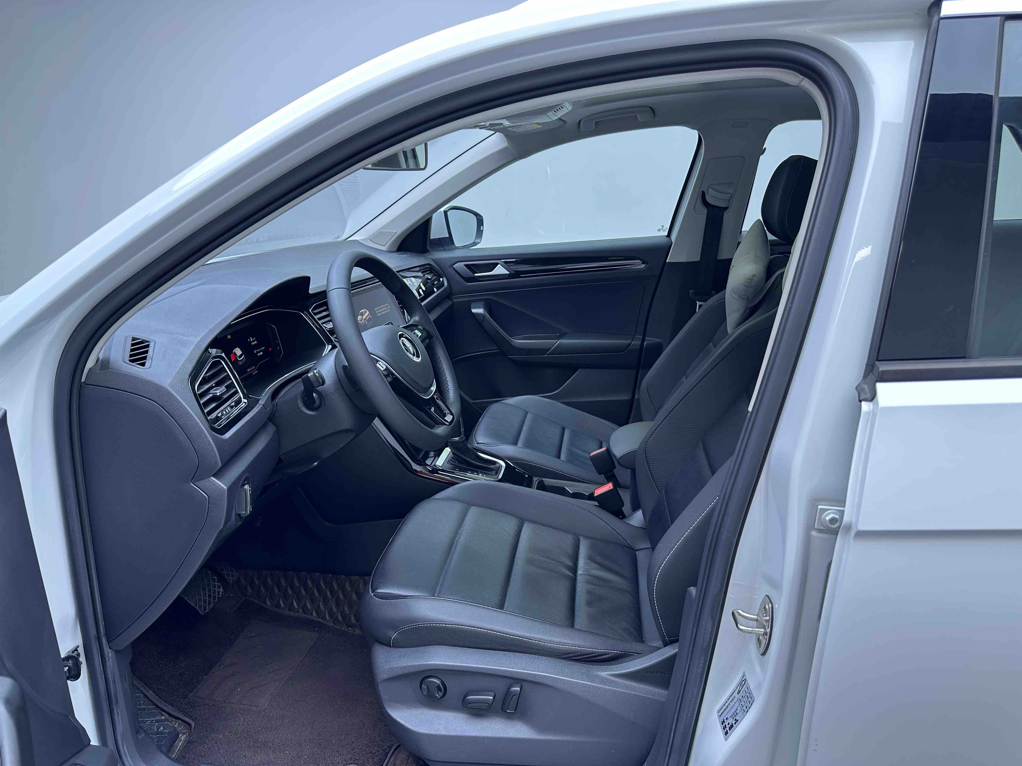 Volkswagen T-Roc 2023 #5 Volkswagen T-Roc 2023 car image #5