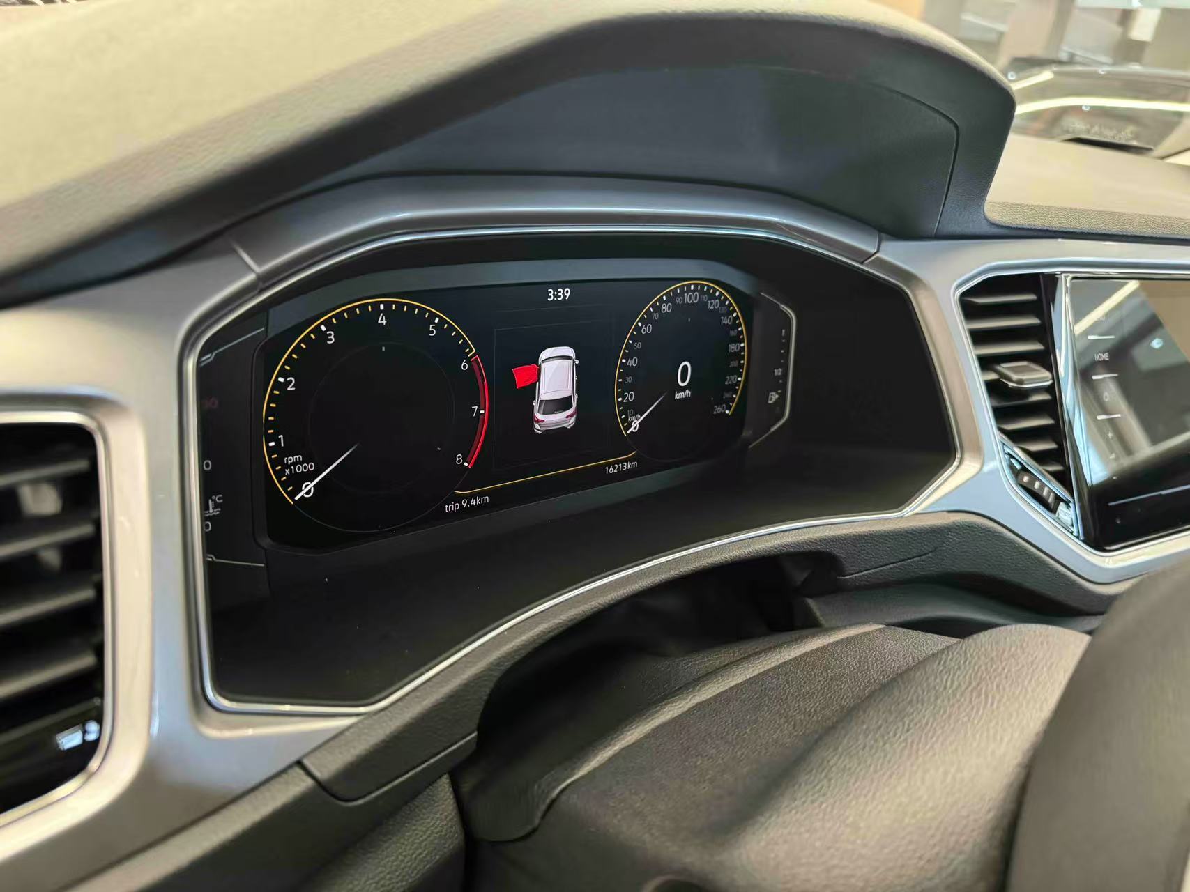 Volkswagen T-Roc 2023 car image #5
