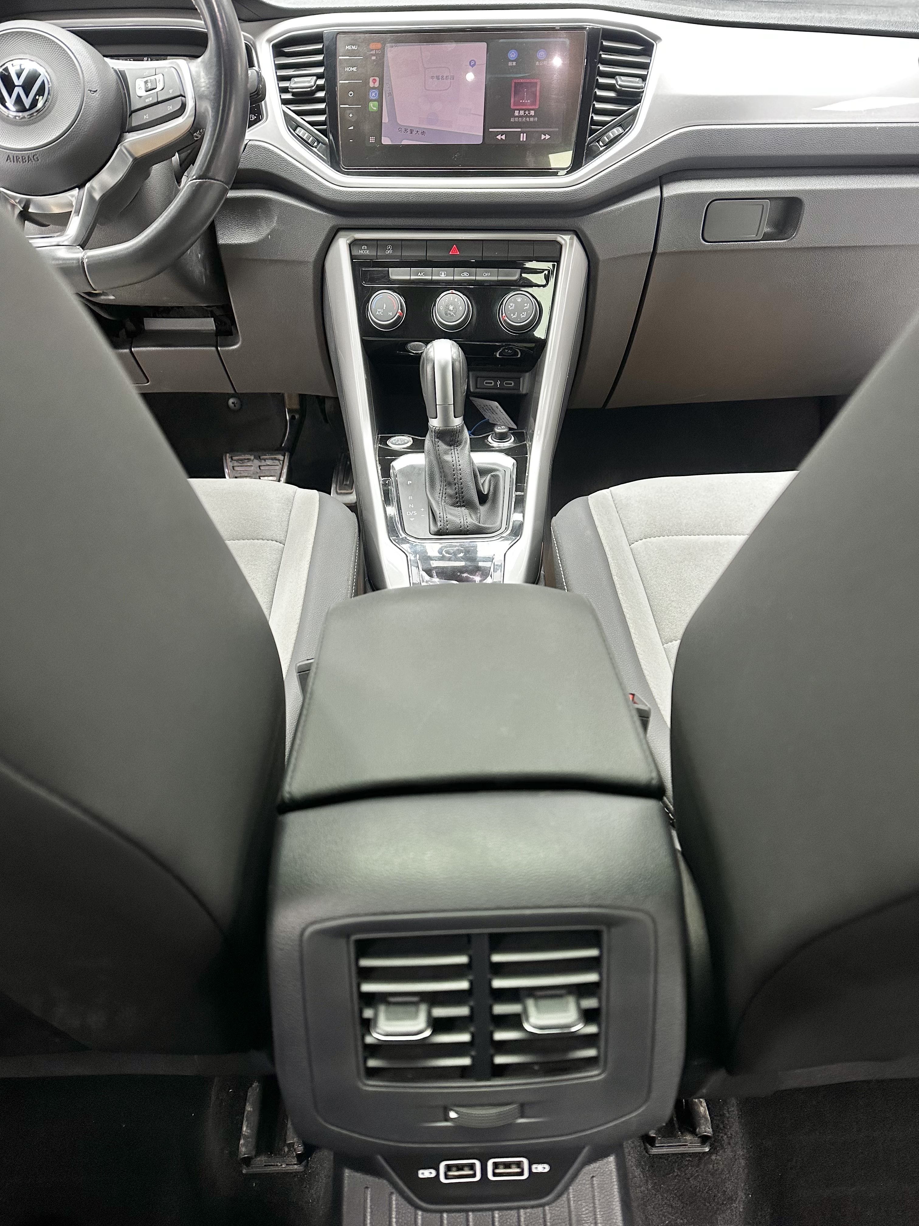 Volkswagen T-Roc 2022 car image #5