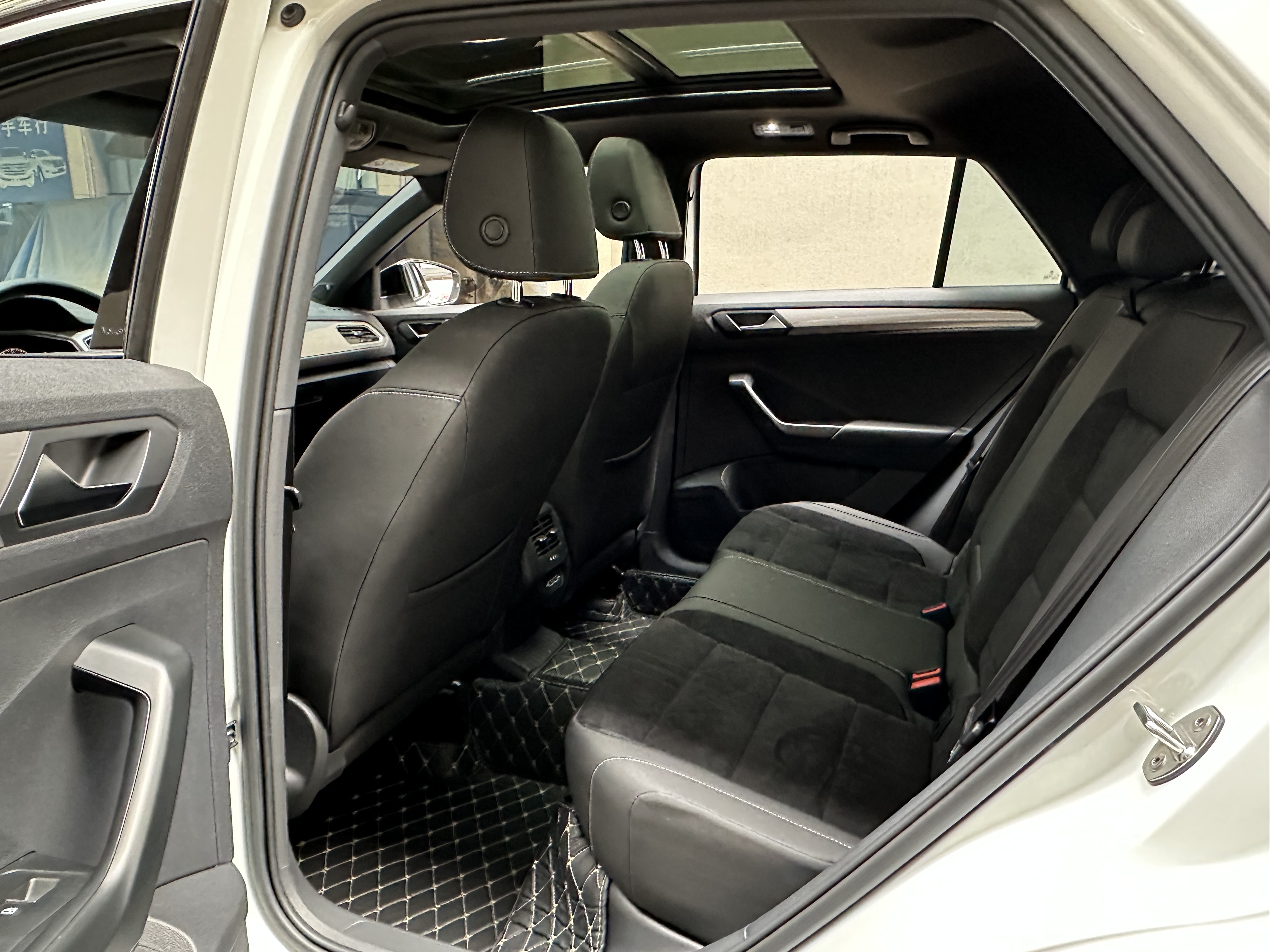 T-Roc 2022 car image #5