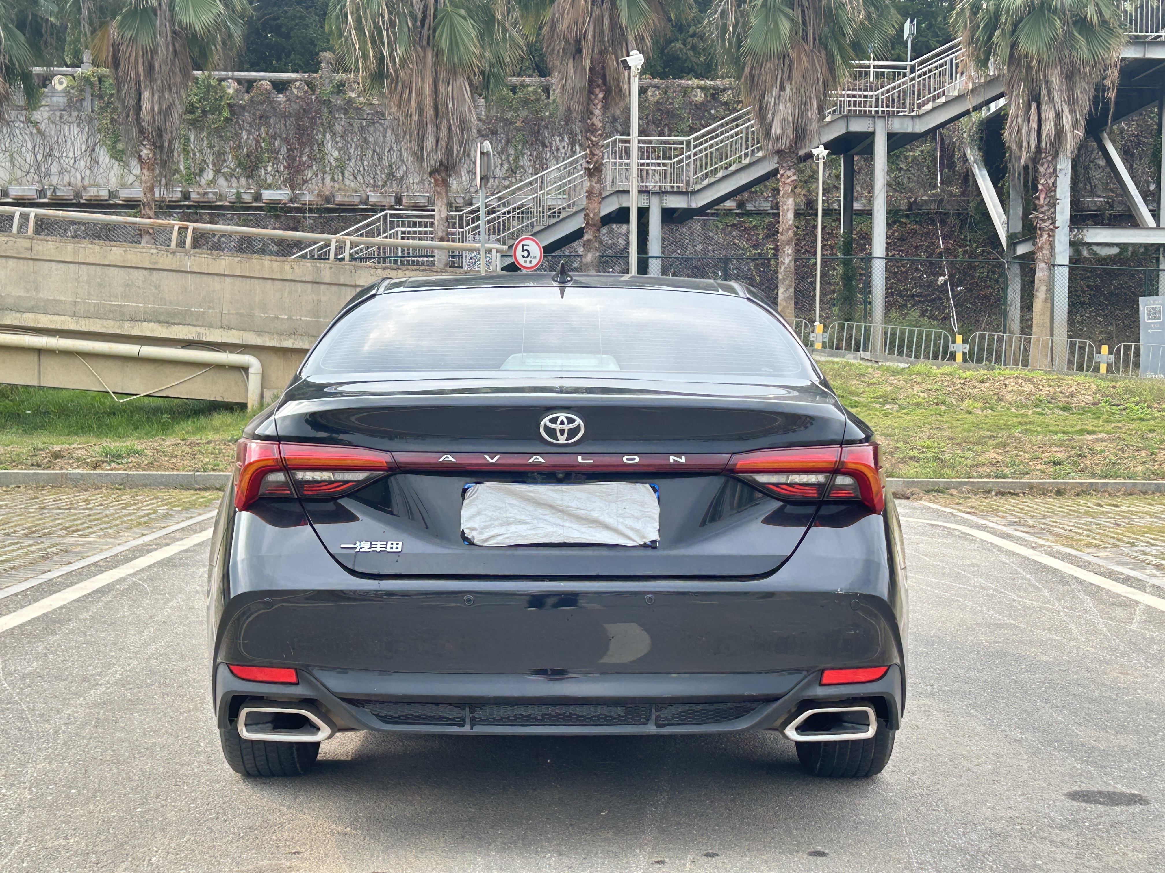 Toyota Avalon 2023 car image #5
